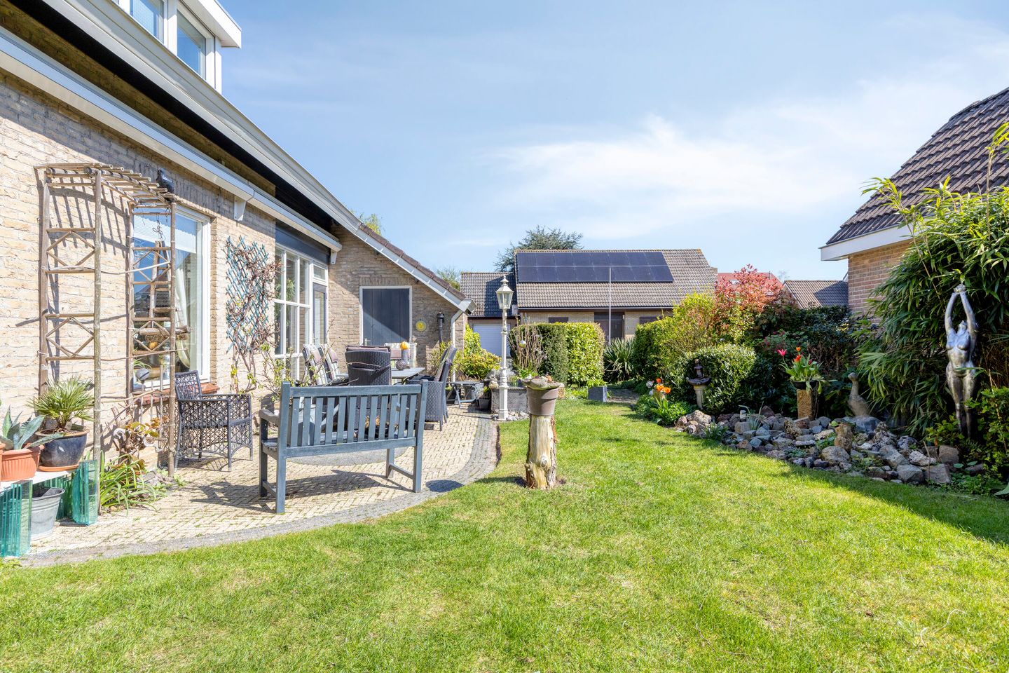 Spacious detached bungalow with panoramic polder views — 50