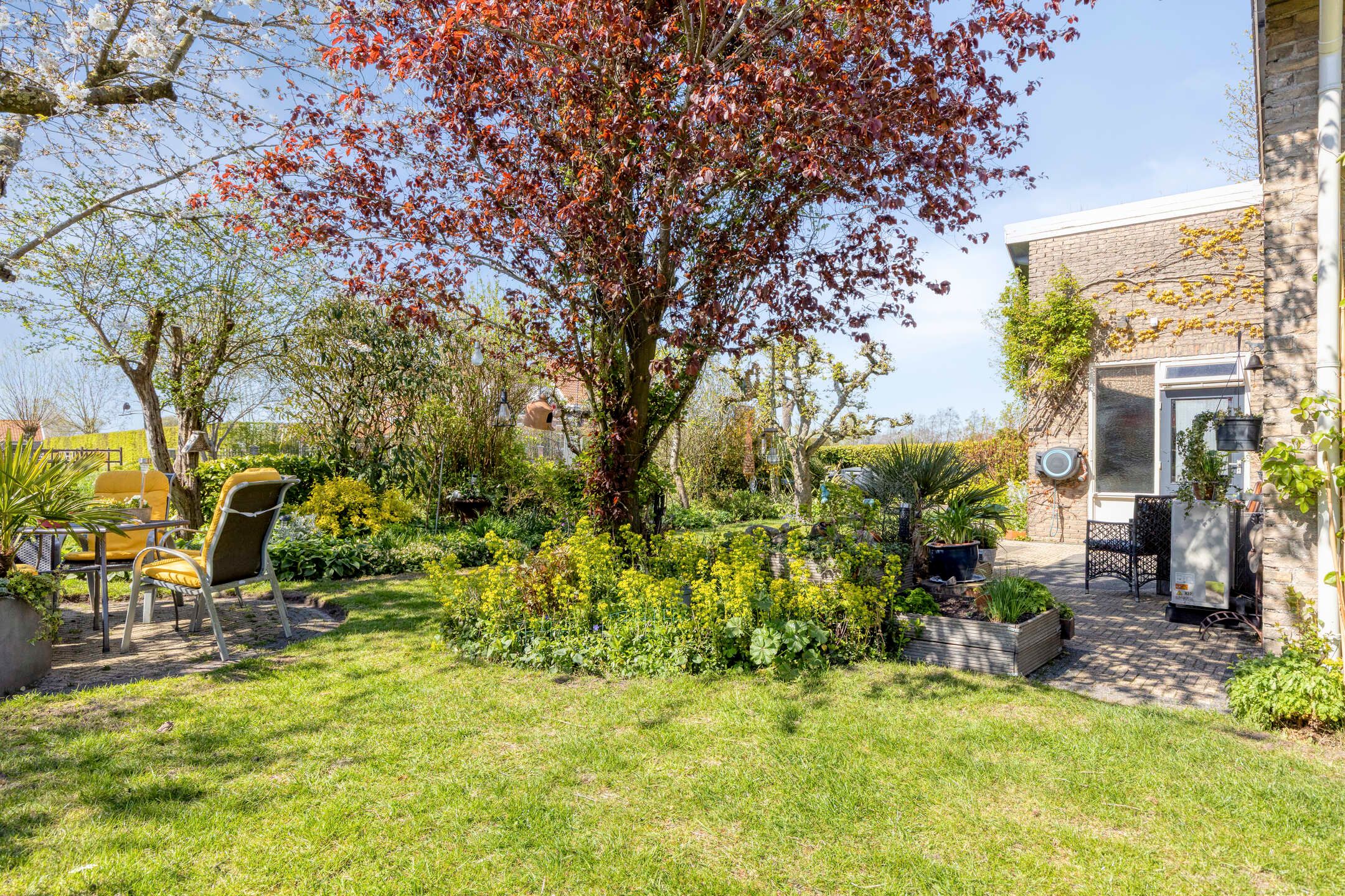 Spacious detached bungalow with panoramic polder views — 54