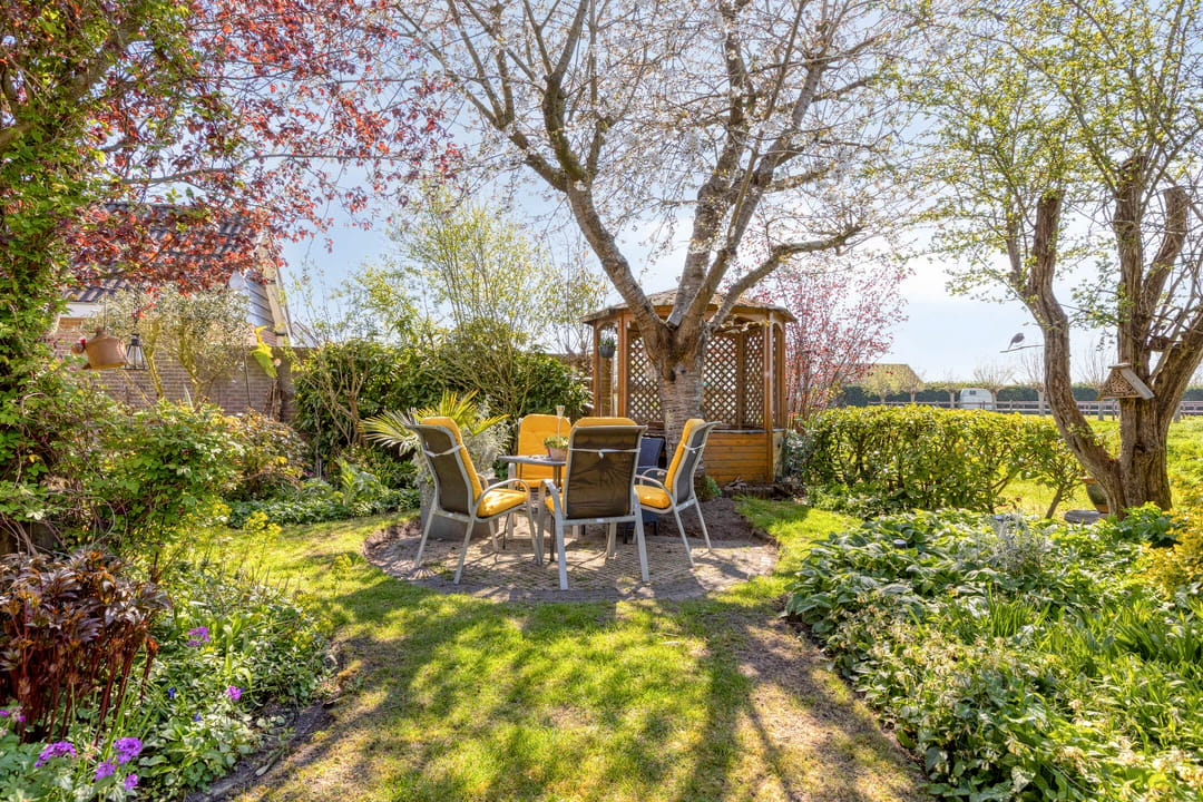 Spacious detached bungalow with panoramic polder views — 61