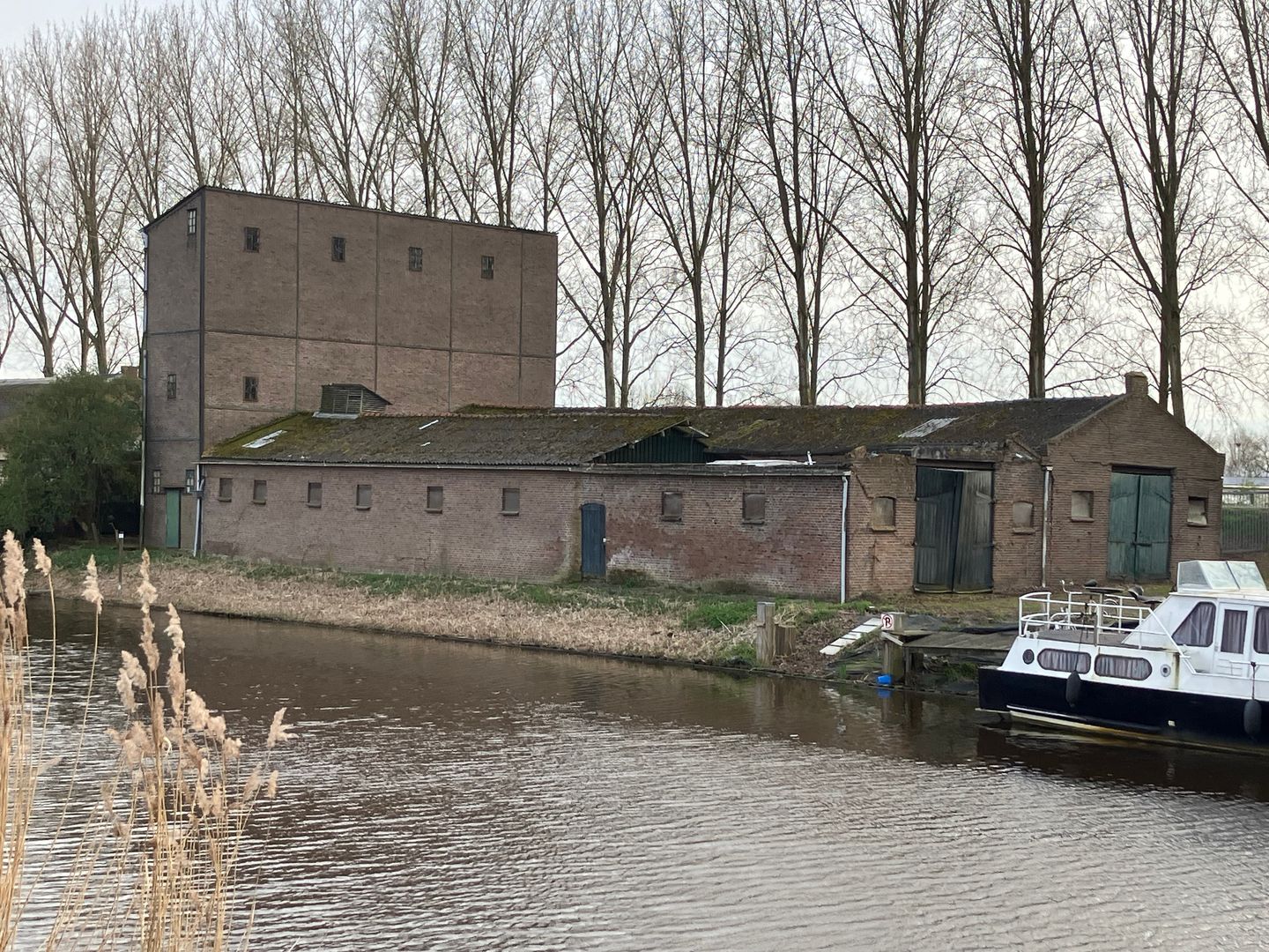 Bekijk foto 3 van West-Havendijk 116