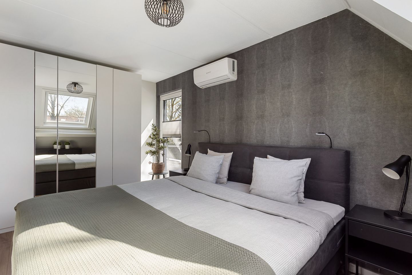 Photo 14 of Zilverschoon 30