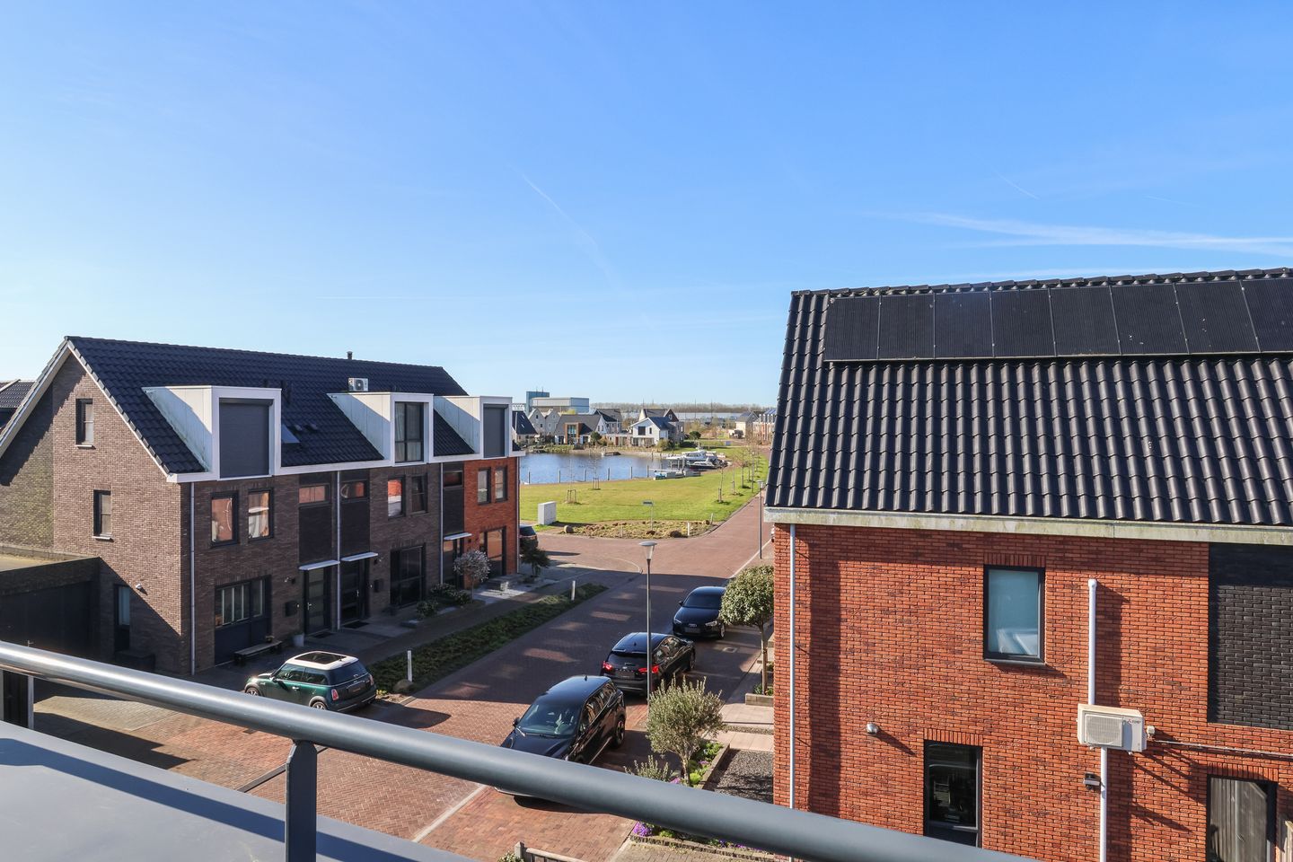 Modern corner house with own boat mooring in Houkepoort — 59