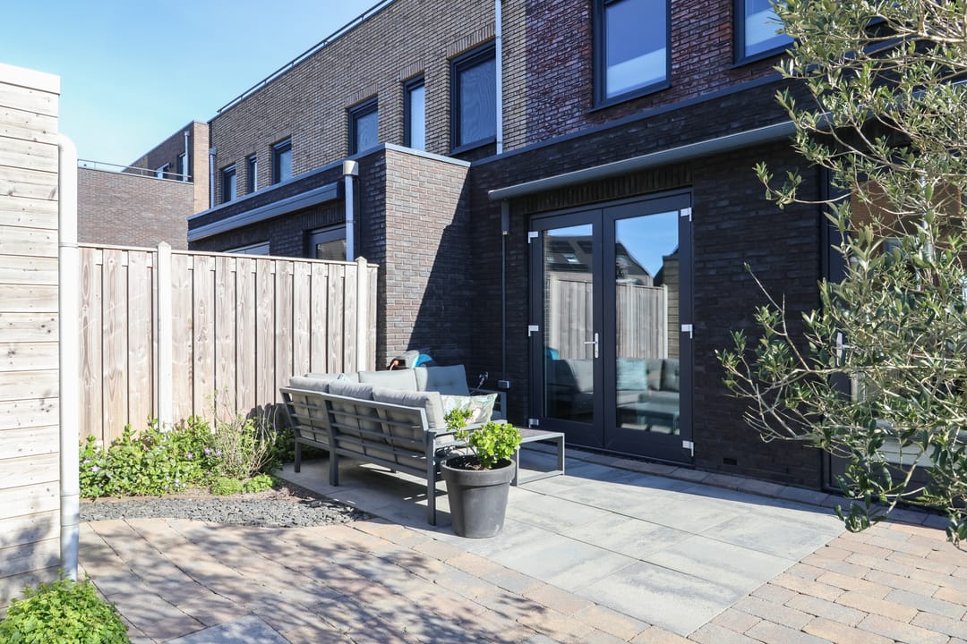 Modern corner house with own boat mooring in Houkepoort — 67