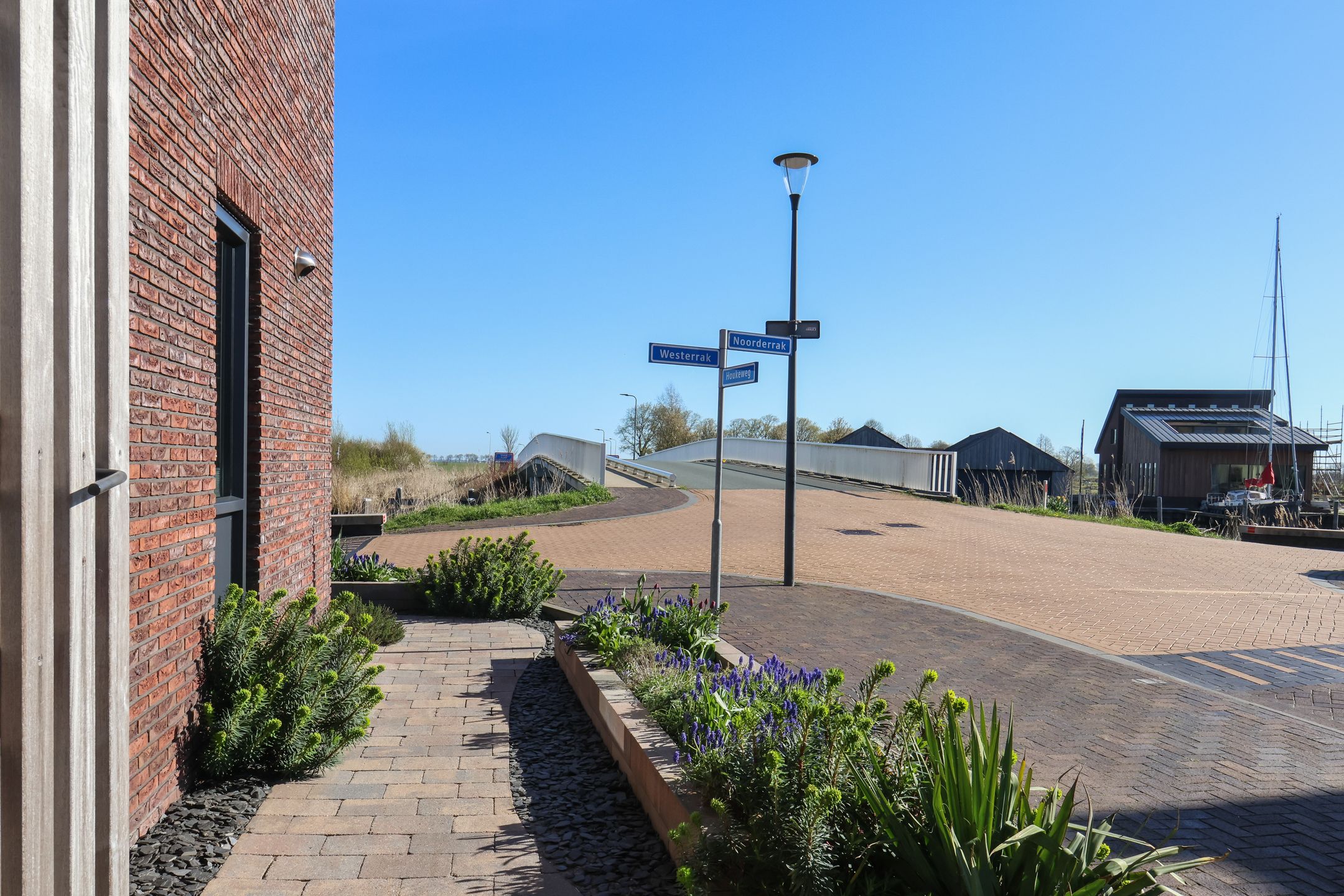 Modern corner house with own boat mooring in Houkepoort — 69
