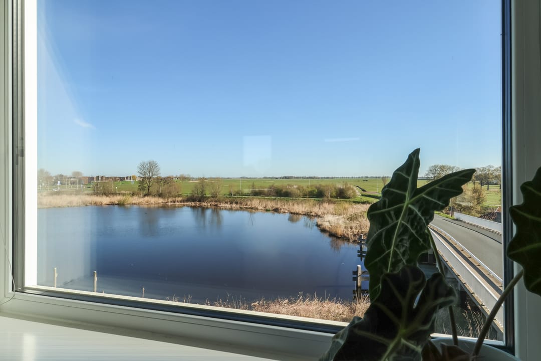 Modern corner house with own boat mooring in Houkepoort — 52