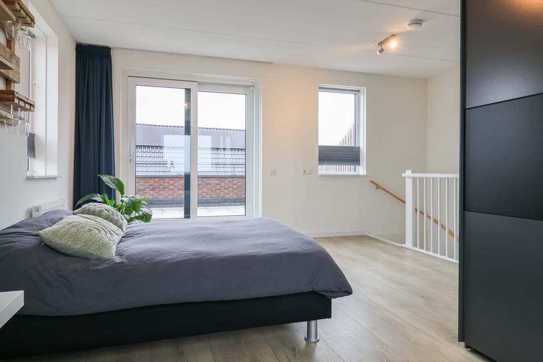Modern corner house with own boat mooring in Houkepoort — 53