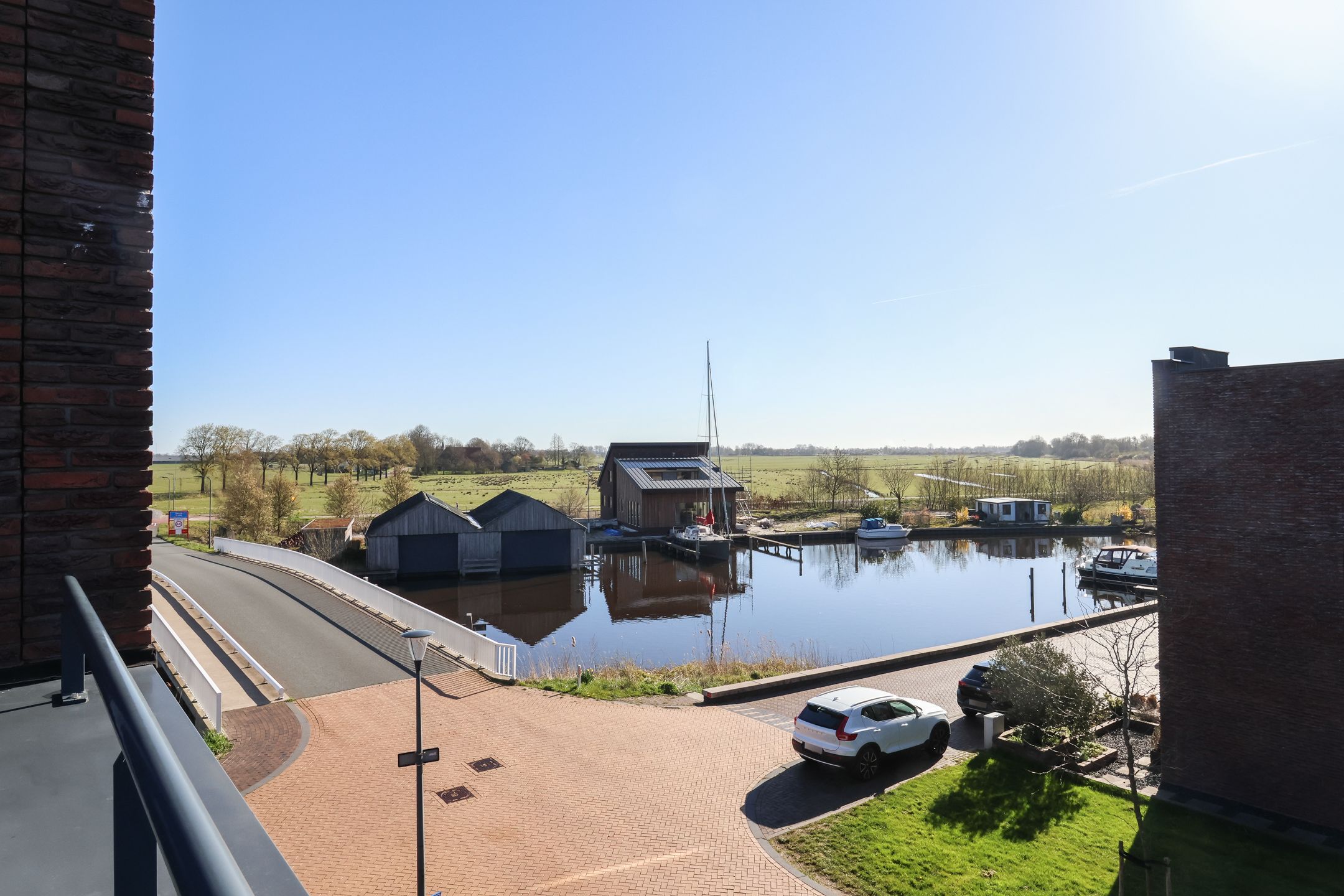 Modern corner house with own boat mooring in Houkepoort — 60