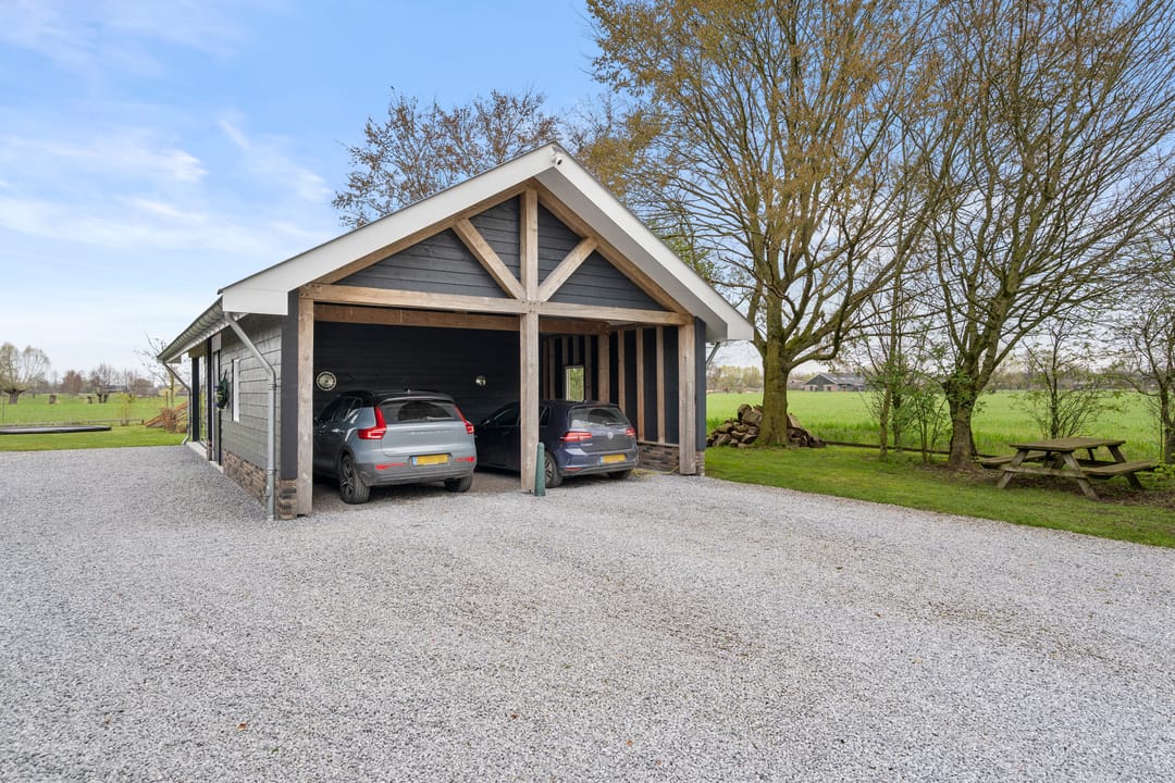 Luxury Detached Barn House with Outbuilding in Natural Setting — 16