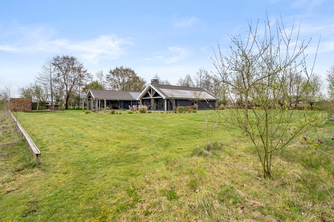 Luxury Detached Barn House with Outbuilding in Natural Setting — 13