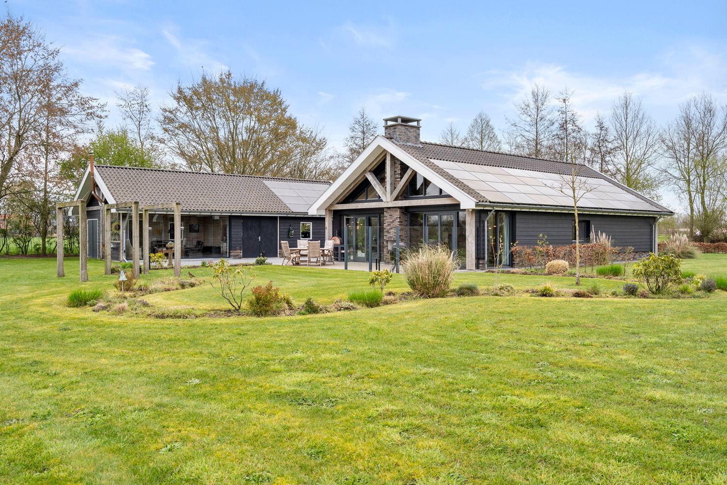 Luxury Detached Barn House with Outbuilding in Natural Setting — 14