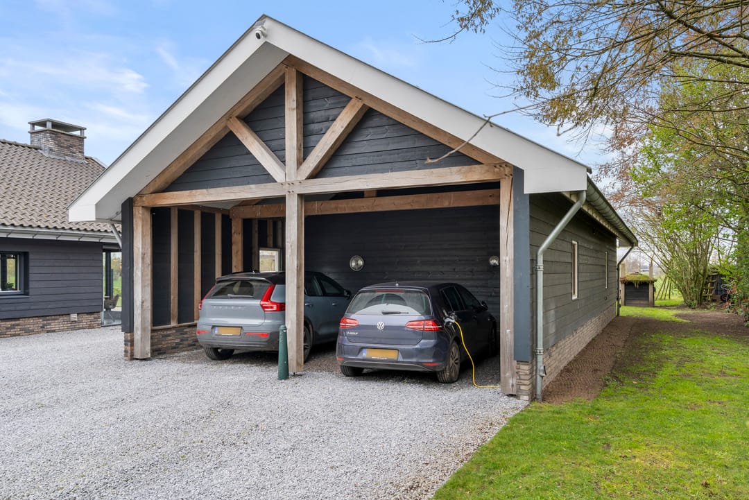 Luxury Detached Barn House with Outbuilding in Natural Setting — 17
