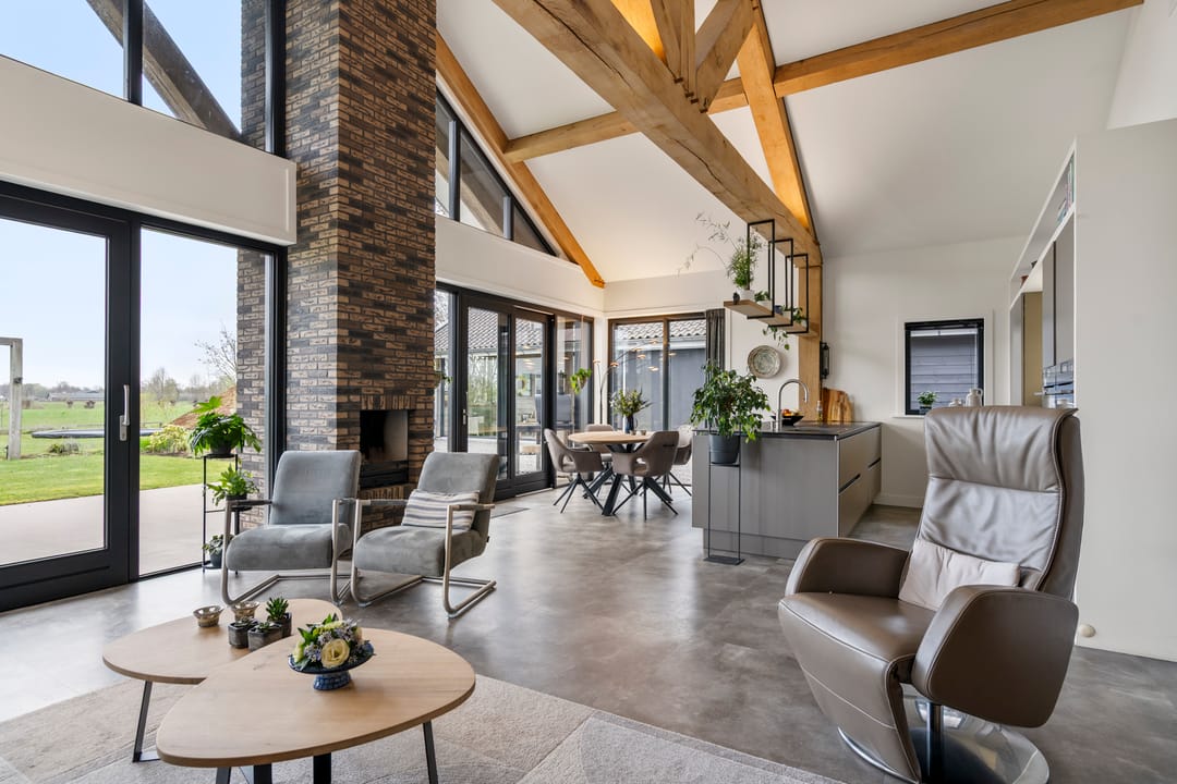Luxury Detached Barn House with Outbuilding in Natural Setting — 32