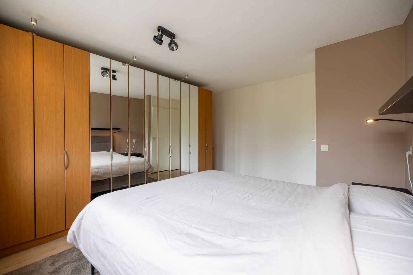 Foto 34 van Koemate 102