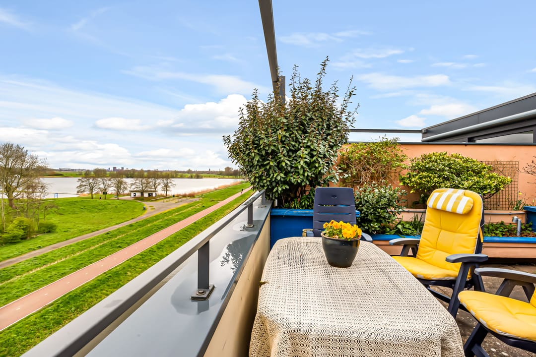 Photo 41 of L. Springerstraat 252