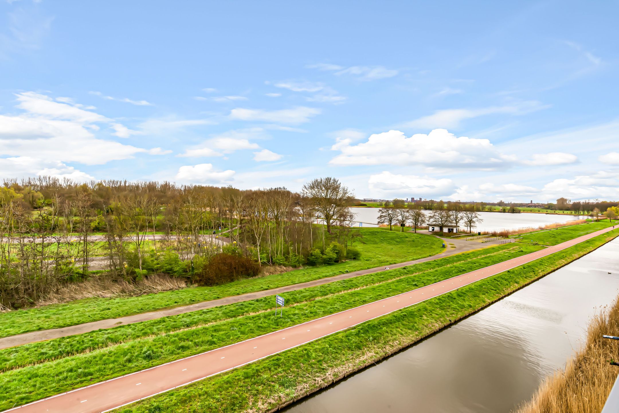 Photo 39 of L. Springerstraat 252