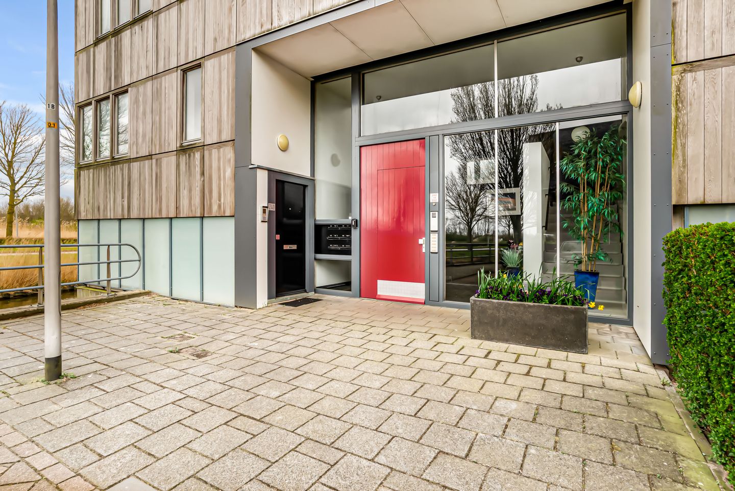 Photo 10 of L. Springerstraat 252