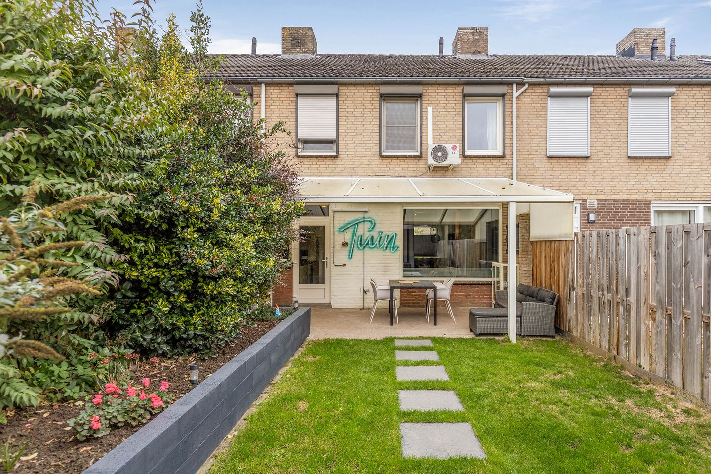 Foto 40 van Dross van Zuenestraat 4