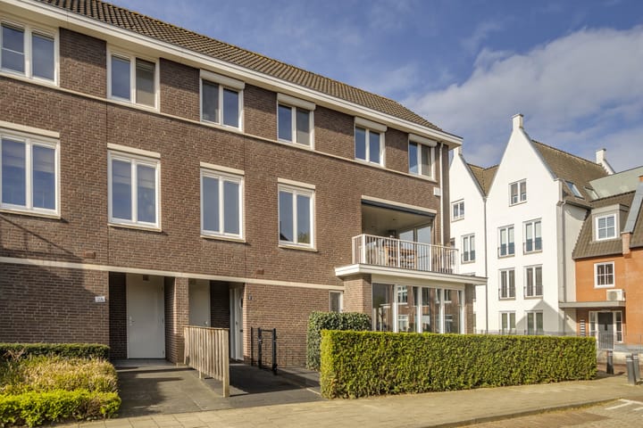 Photo 2 of Pastoor de Louwstraat 2