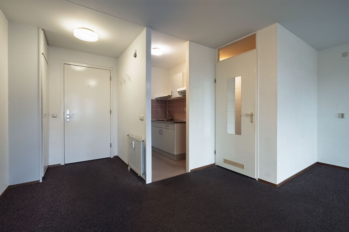 Compact starter apartment with balcony near Wageningen city centre and university campus — 14