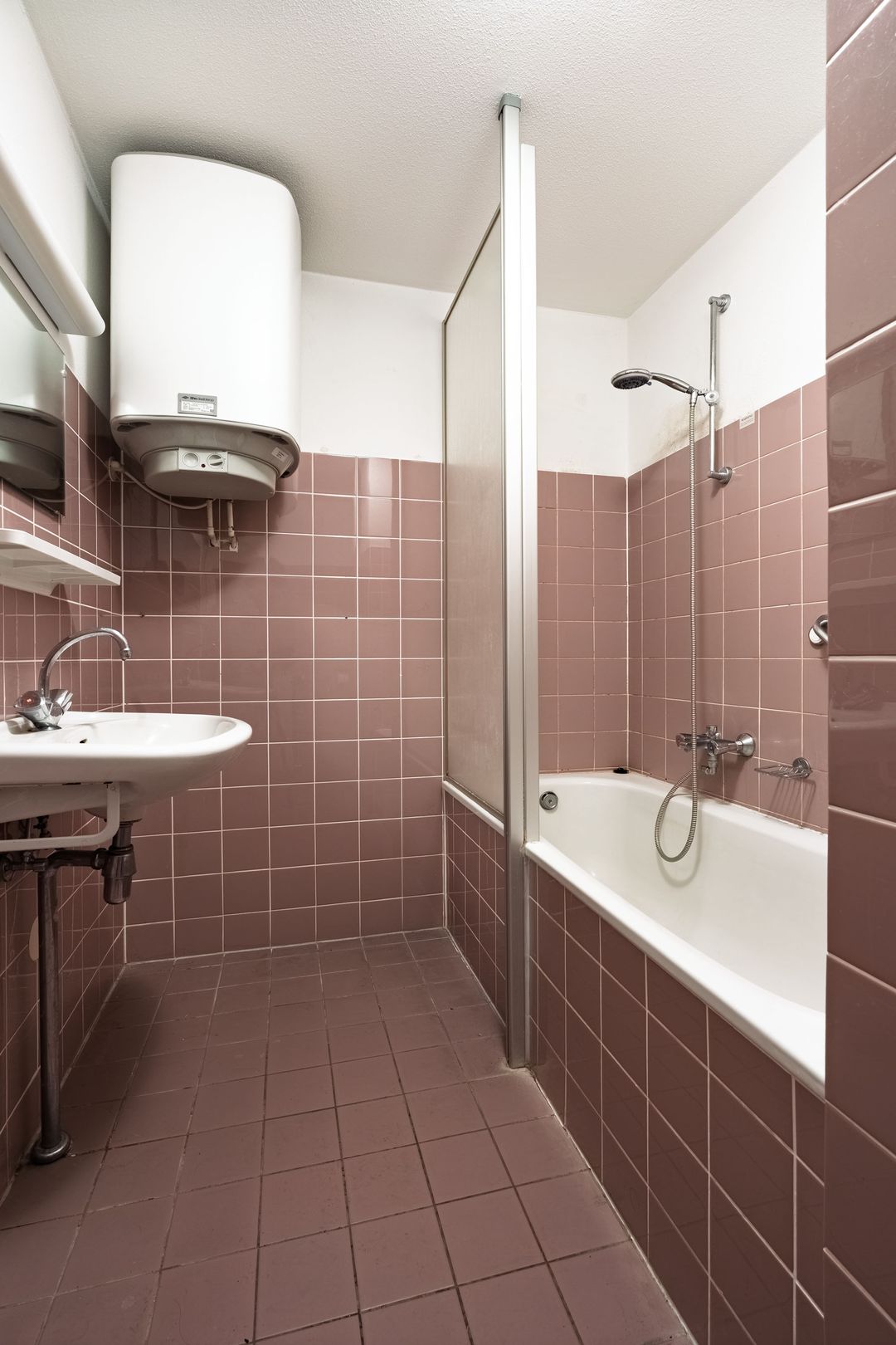 Compact starter apartment with balcony near Wageningen city centre and university campus — 16