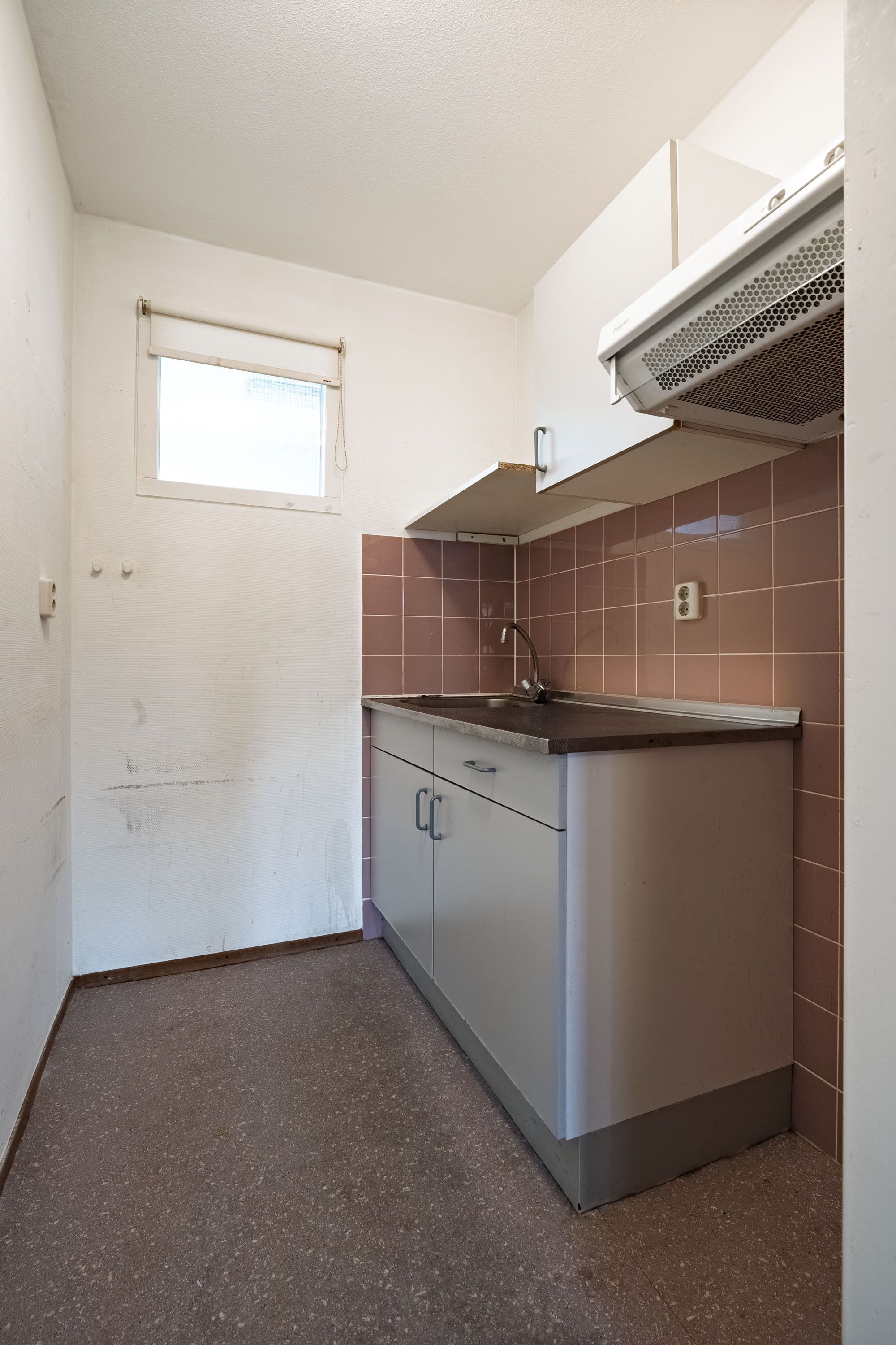 Compact starter apartment with balcony near Wageningen city centre and university campus — 15