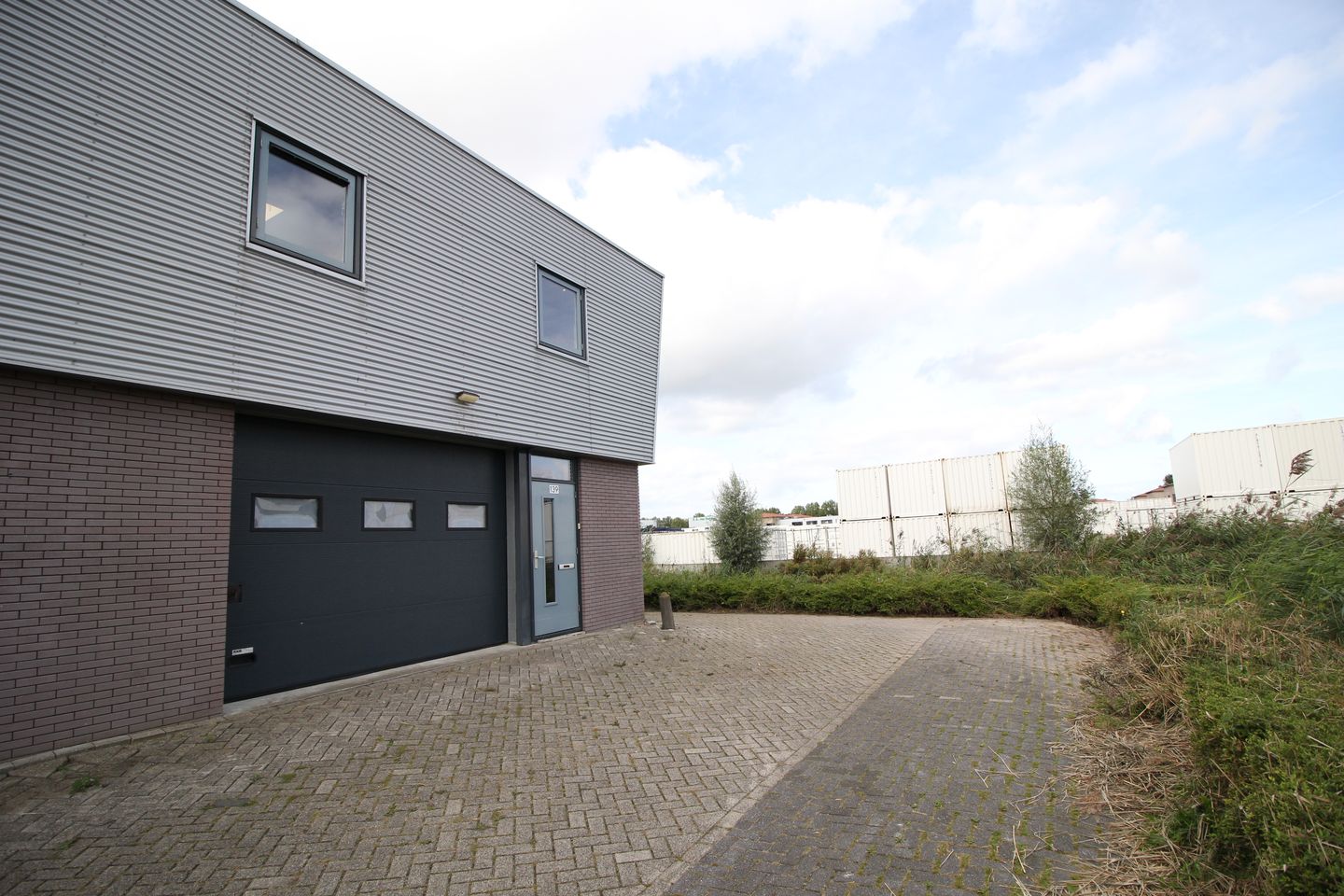 View photo 2 of Chemieweg 139