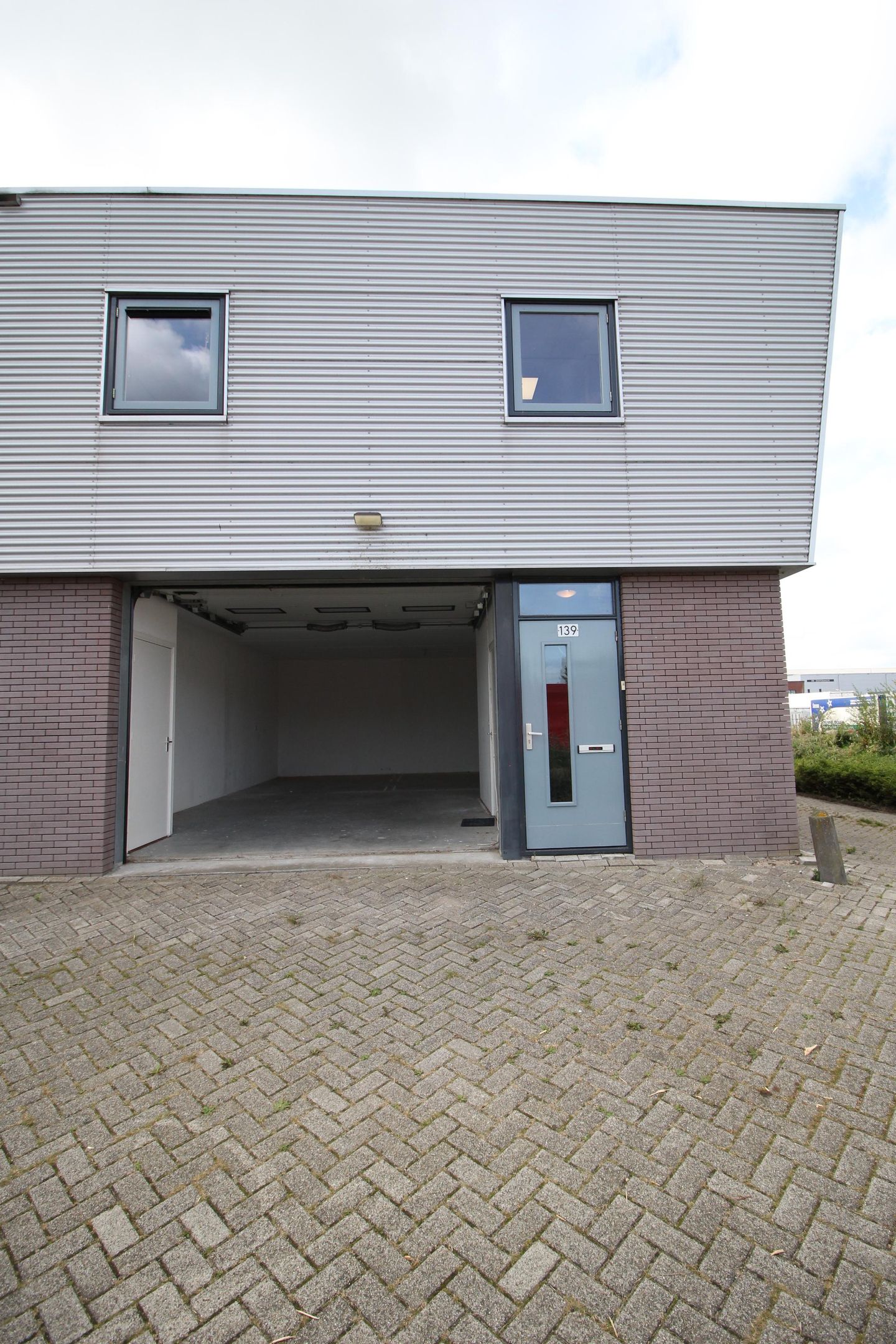 View photo 3 of Chemieweg 139