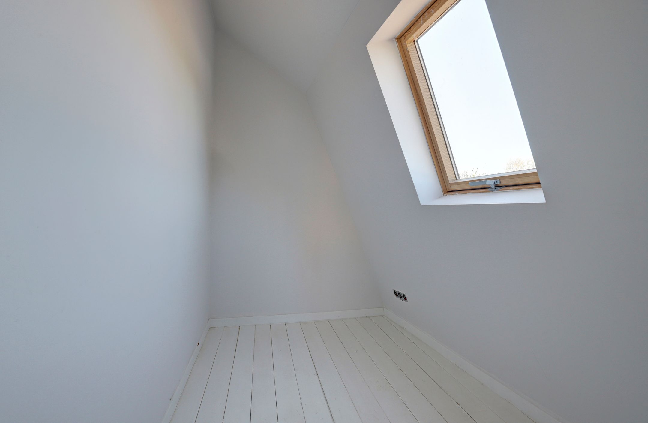 Charming modernised semi detached home with private garden in Kats — 15