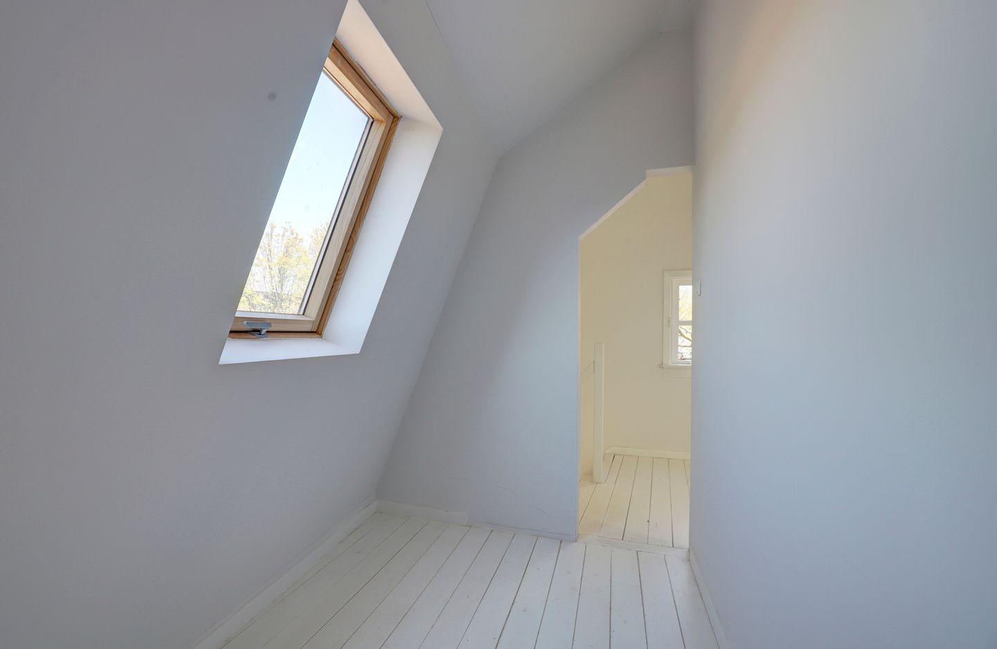 Charming modernised semi detached home with private garden in Kats — 14