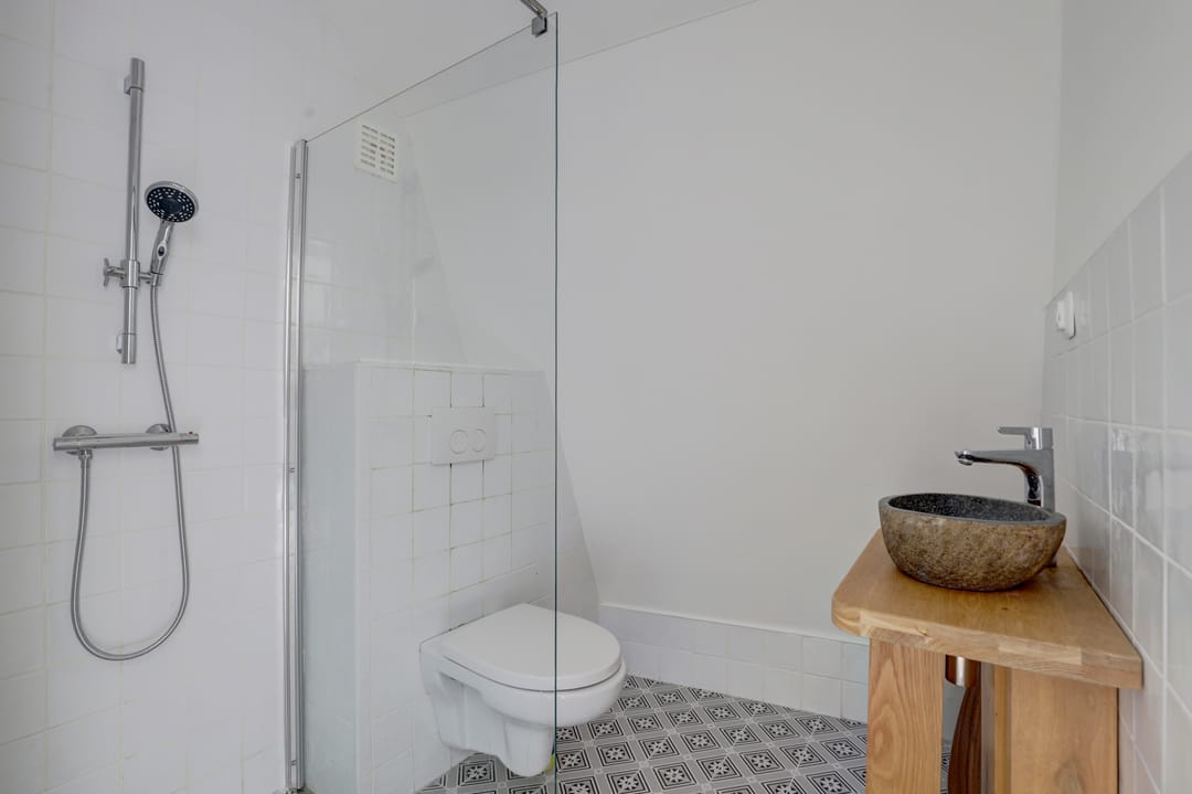 Charming modernised semi detached home with private garden in Kats — 16