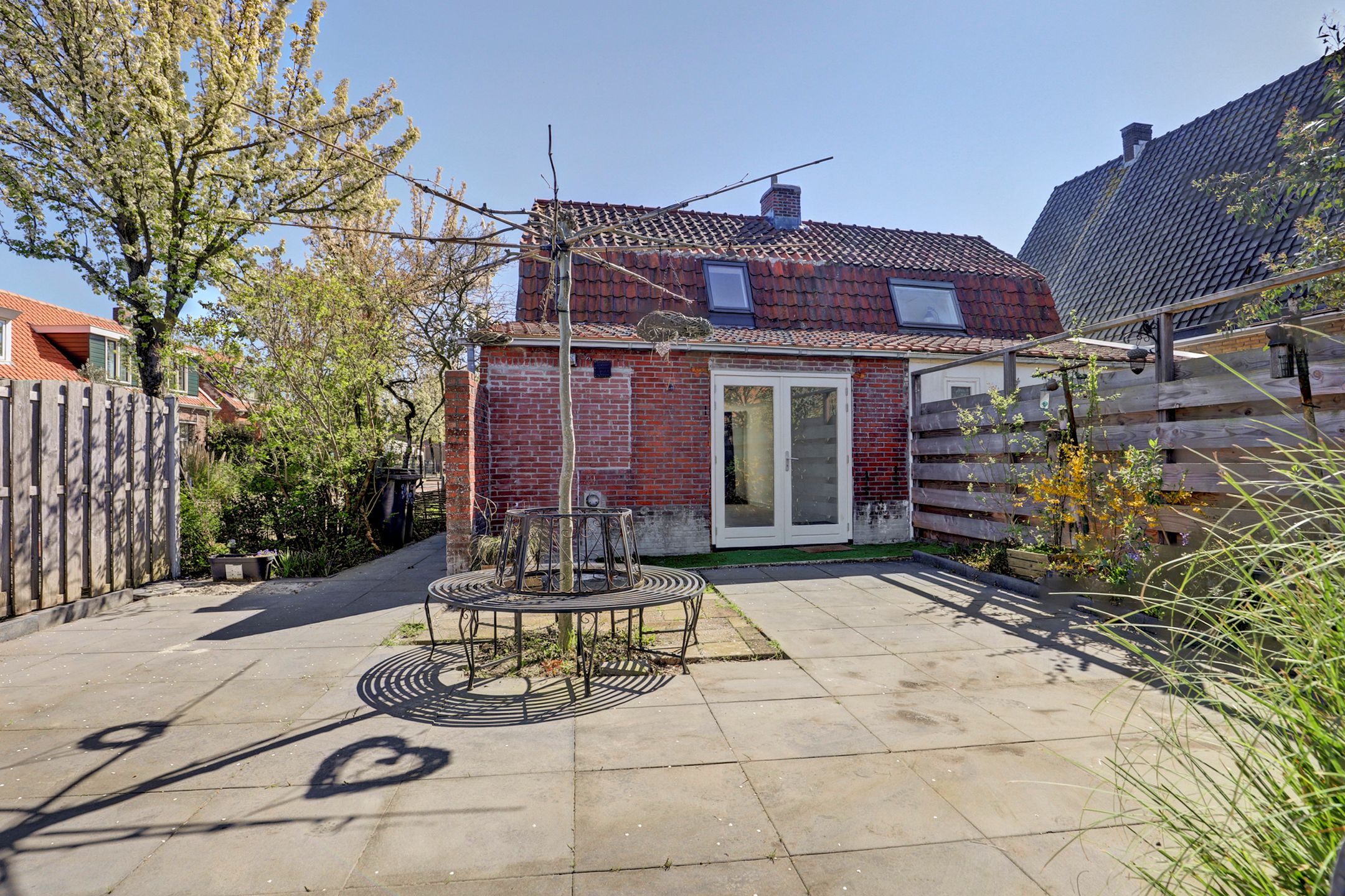 Charming modernised semi detached home with private garden in Kats — 18