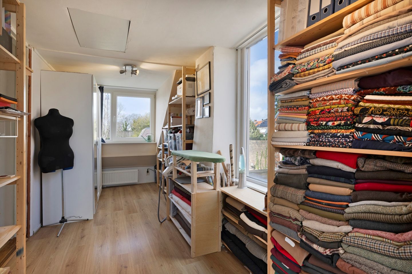Charming Home with Spacious Garage in Steenbergen Center — 25