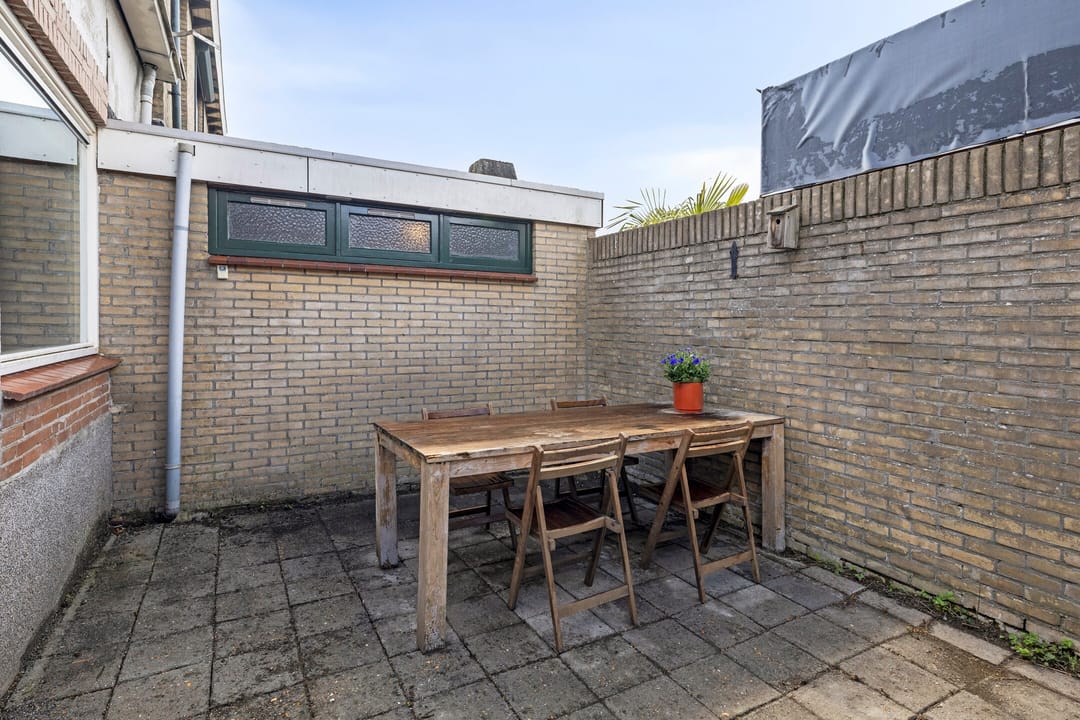 Charming Home with Spacious Garage in Steenbergen Center — 31