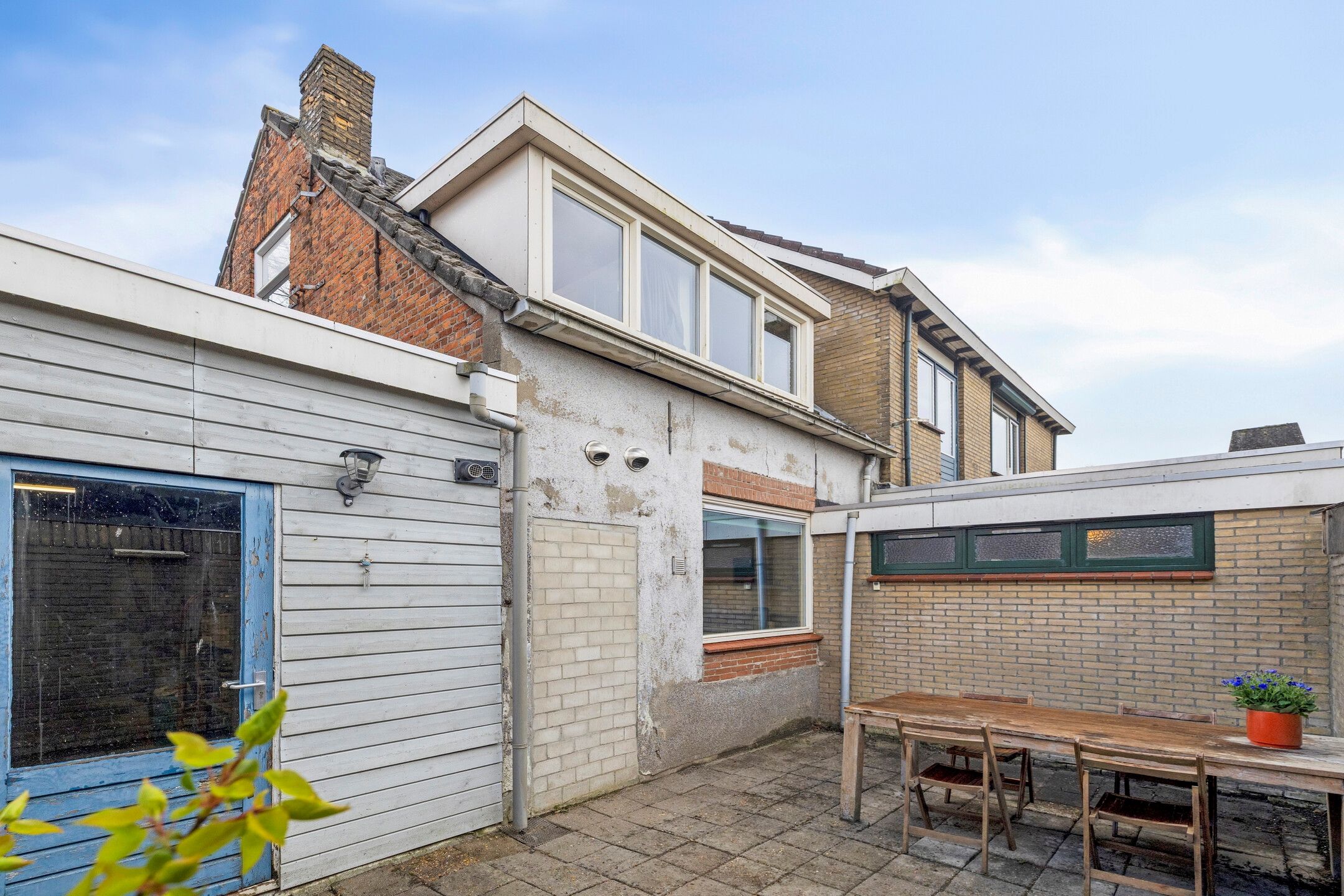 Charming Home with Spacious Garage in Steenbergen Center — 36