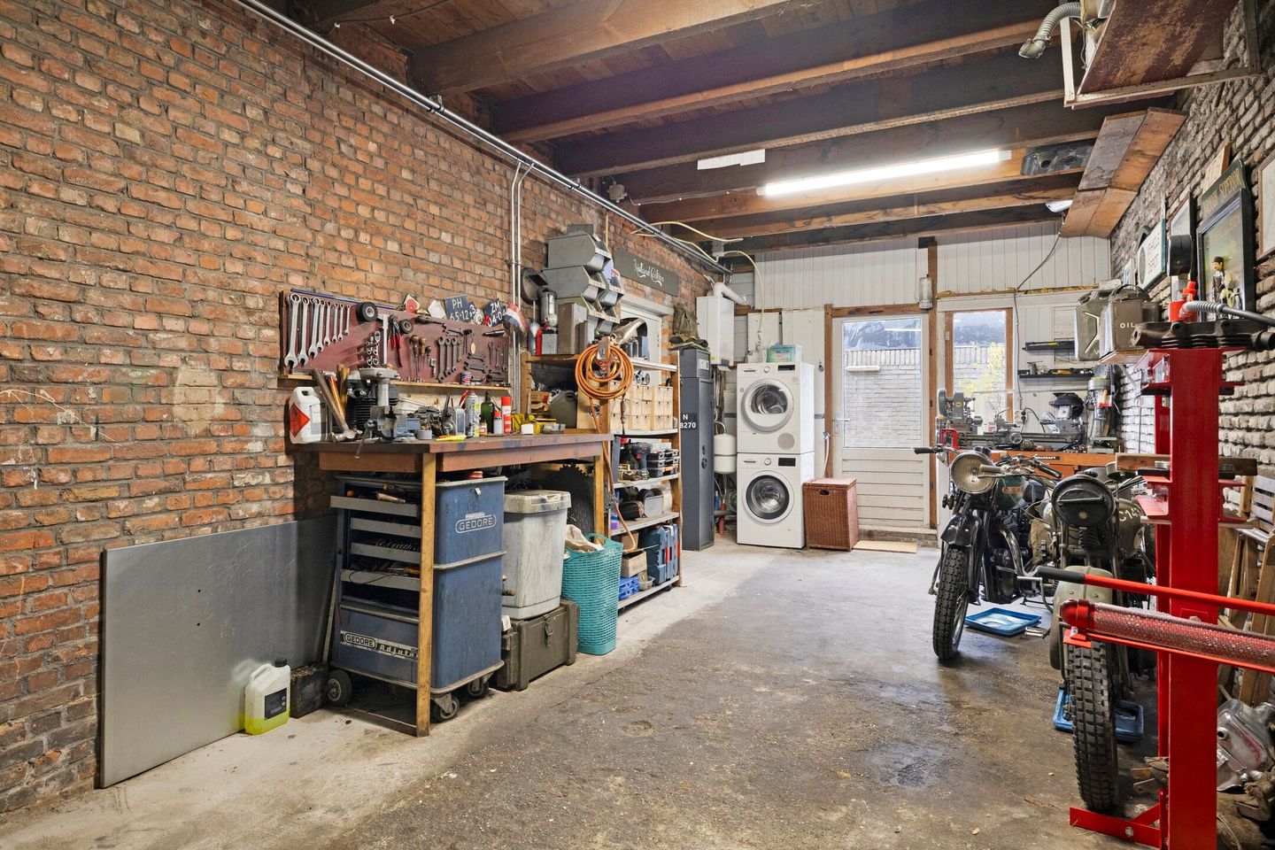 Charming Home with Spacious Garage in Steenbergen Center — 29