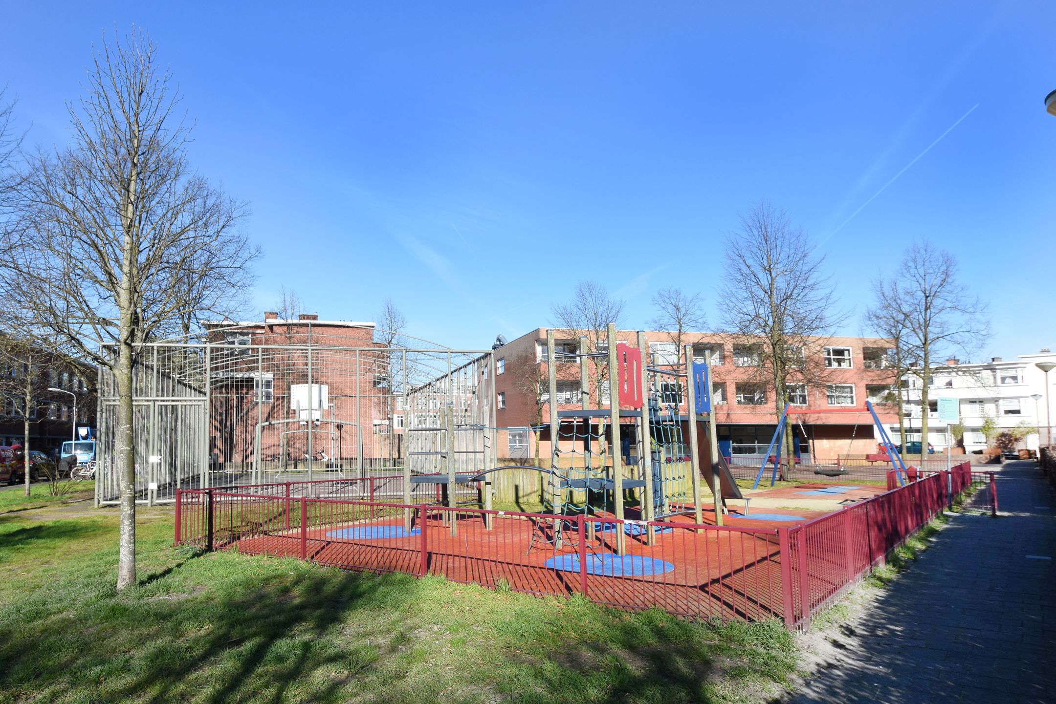 Photo 36 of van Gaesbekestraat 11