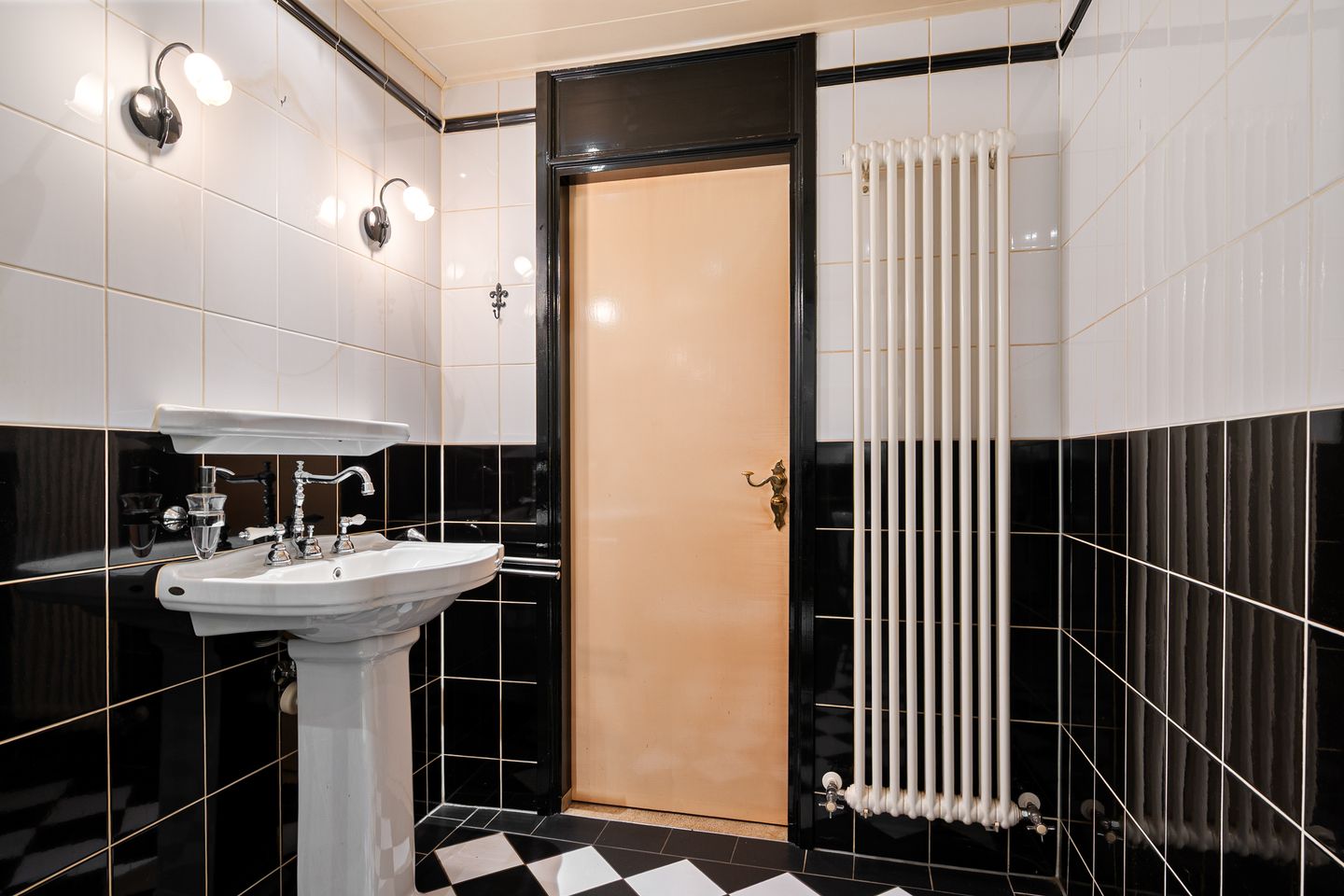 Photo 19 of Treubstraat 21