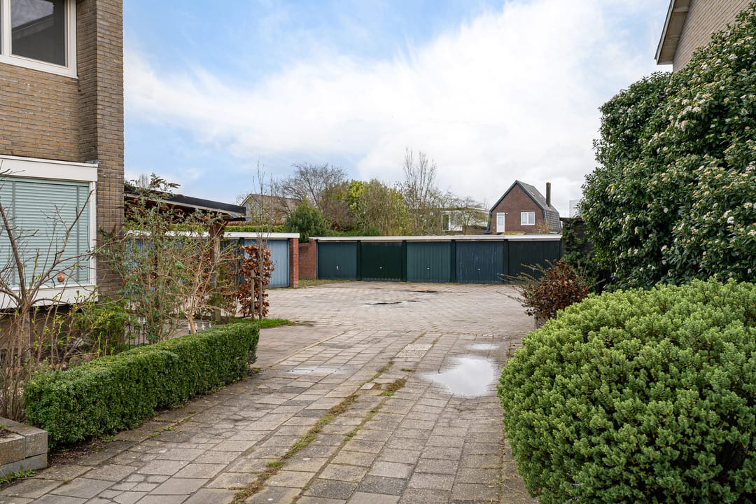 Photo 38 of Treubstraat 21