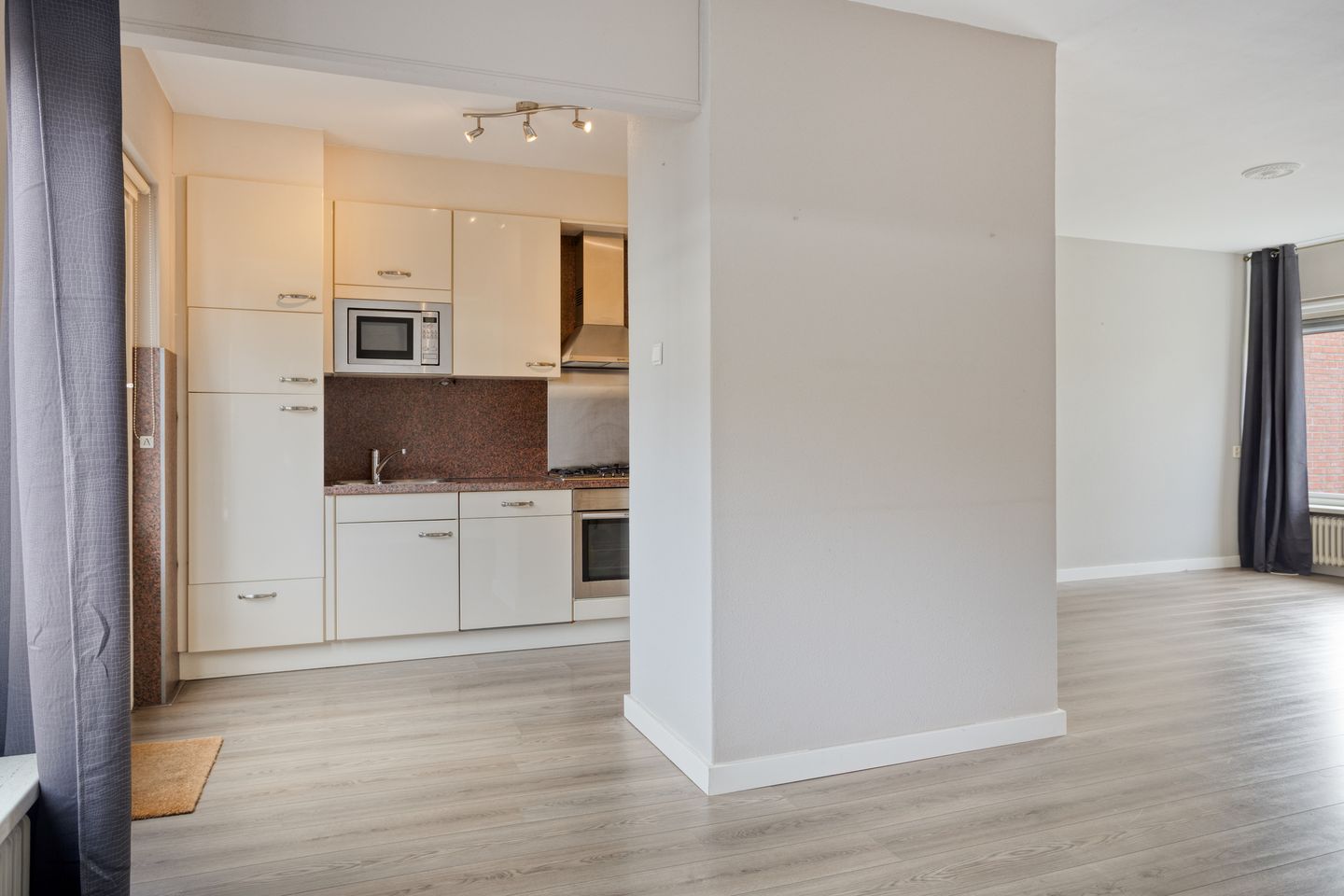 Photo 14 of Karel van de Woestijnestraat 12