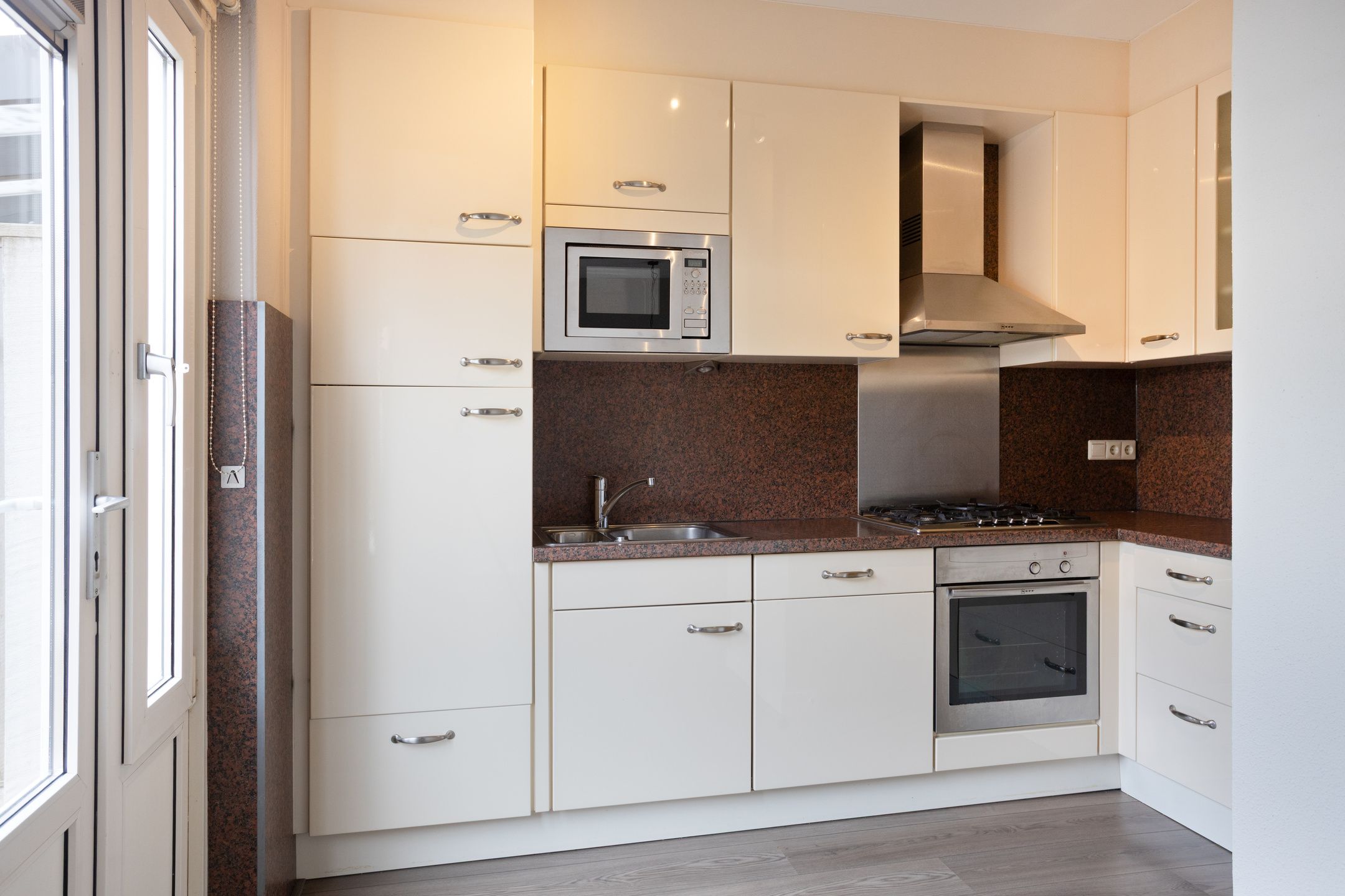 Photo 15 of Karel van de Woestijnestraat 12