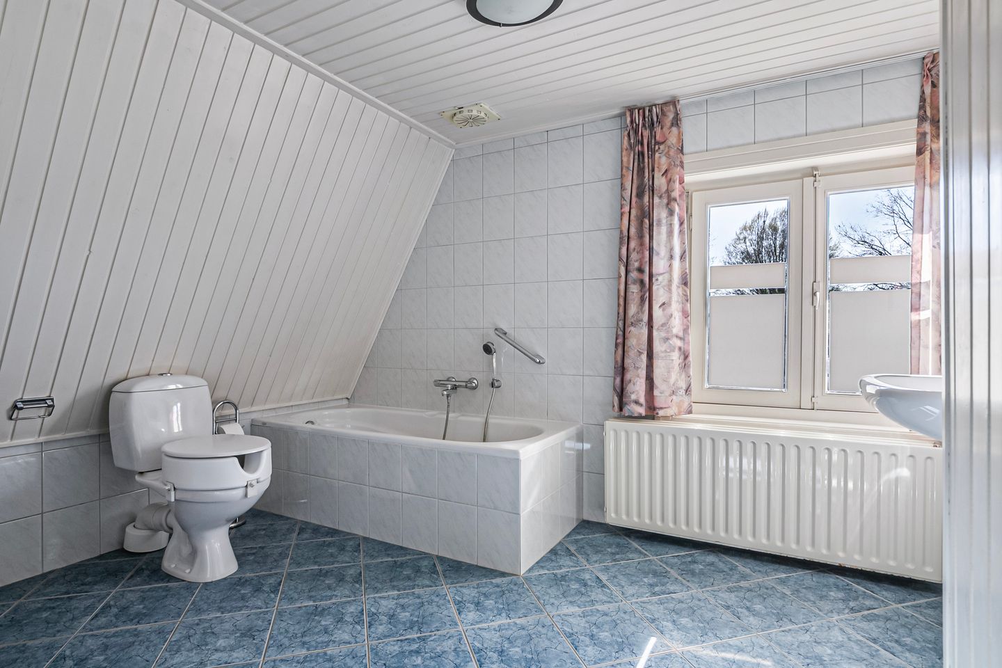Charming Detached Family Home Near Boekel Centre with Garden and Sauna — 29