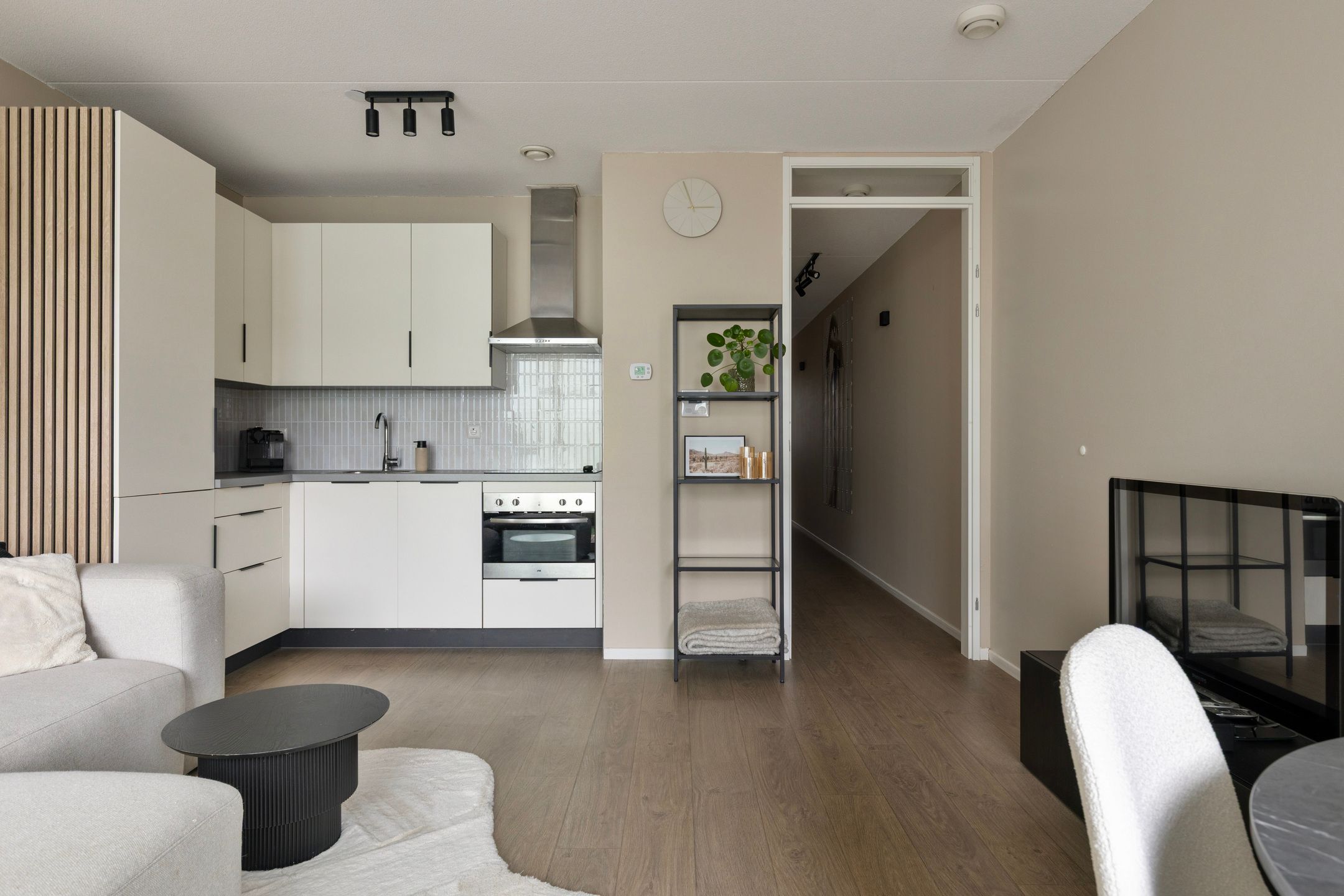 Modern and Sustainable City Centre Apartment with Sunny Balcony and Parking — 12