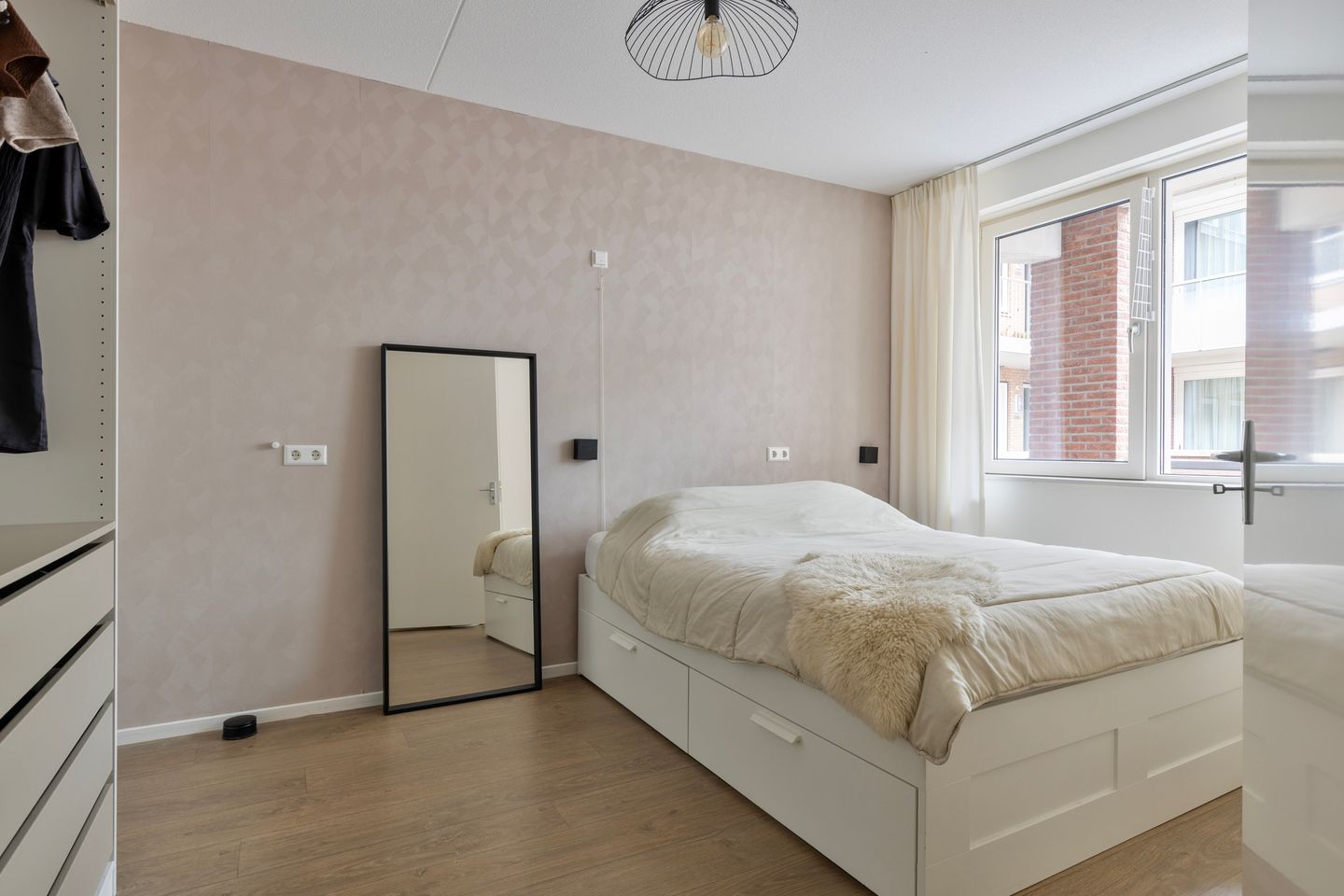 Modern and Sustainable City Centre Apartment with Sunny Balcony and Parking — 20