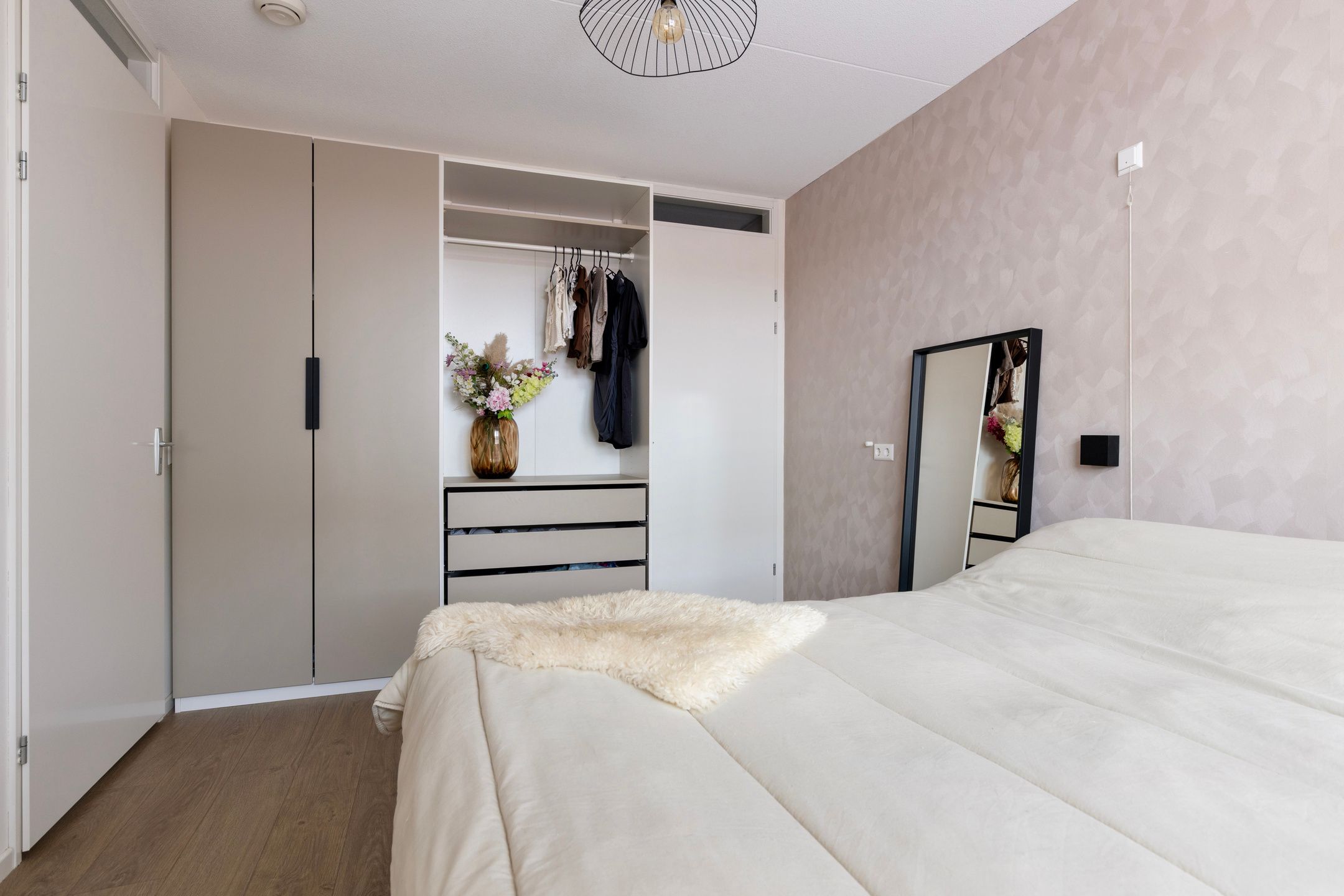 Modern and Sustainable City Centre Apartment with Sunny Balcony and Parking — 21