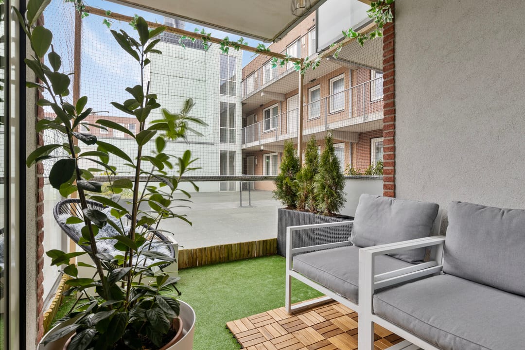 Modern and Sustainable City Centre Apartment with Sunny Balcony and Parking — 26