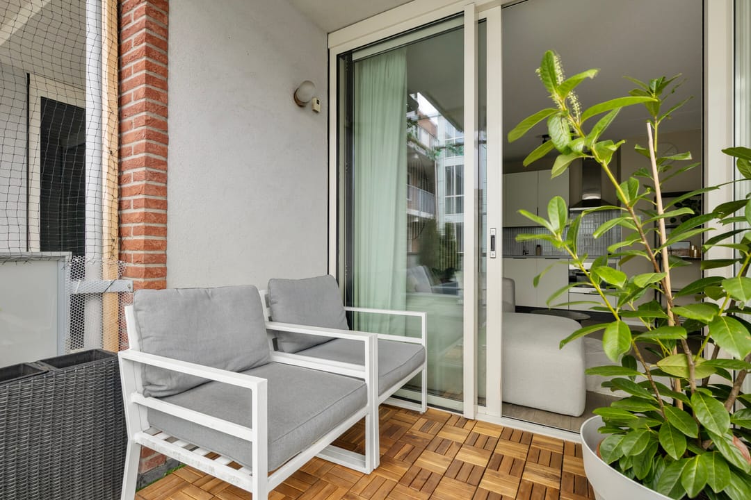 Modern and Sustainable City Centre Apartment with Sunny Balcony and Parking — 28
