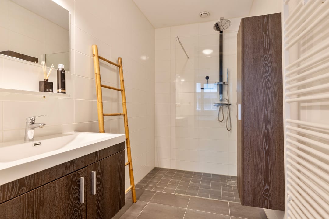 Modern and Sustainable City Centre Apartment with Sunny Balcony and Parking — 23