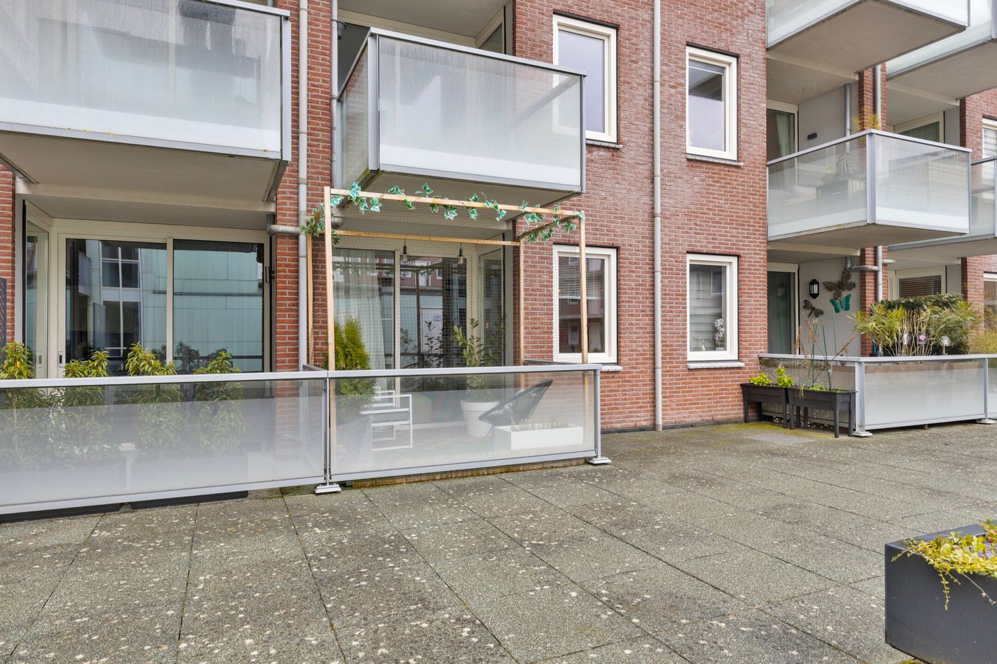 Modern and Sustainable City Centre Apartment with Sunny Balcony and Parking — 29