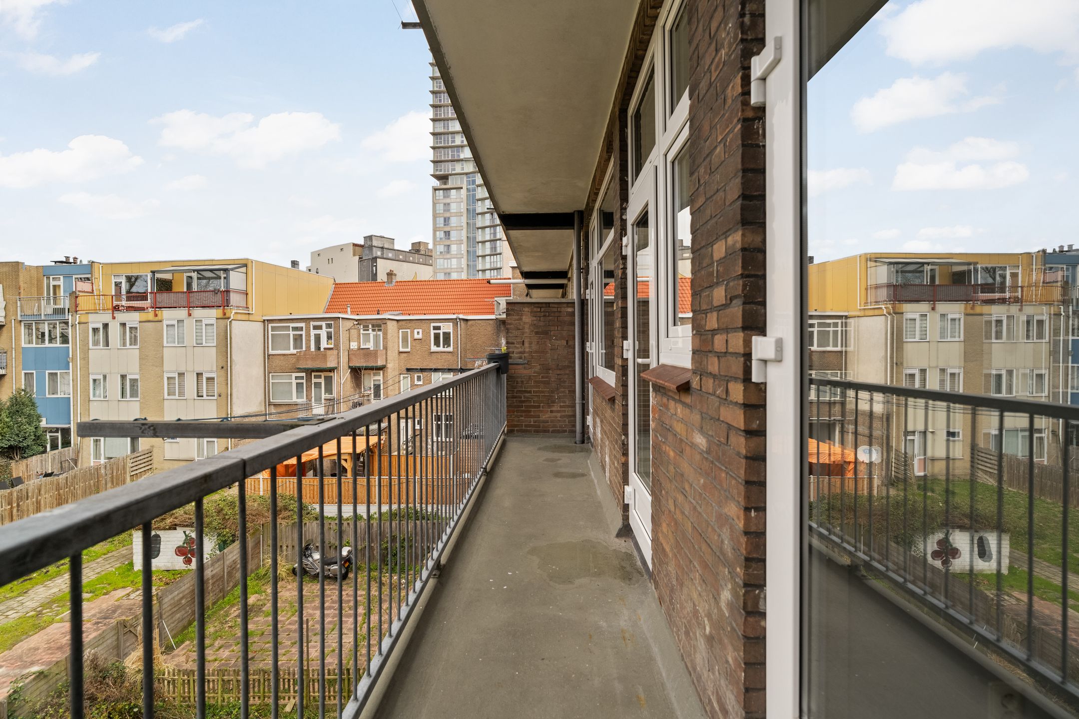 Spacious 3-room apartment with sunny balcony near Zuidplein Rotterdam — 15