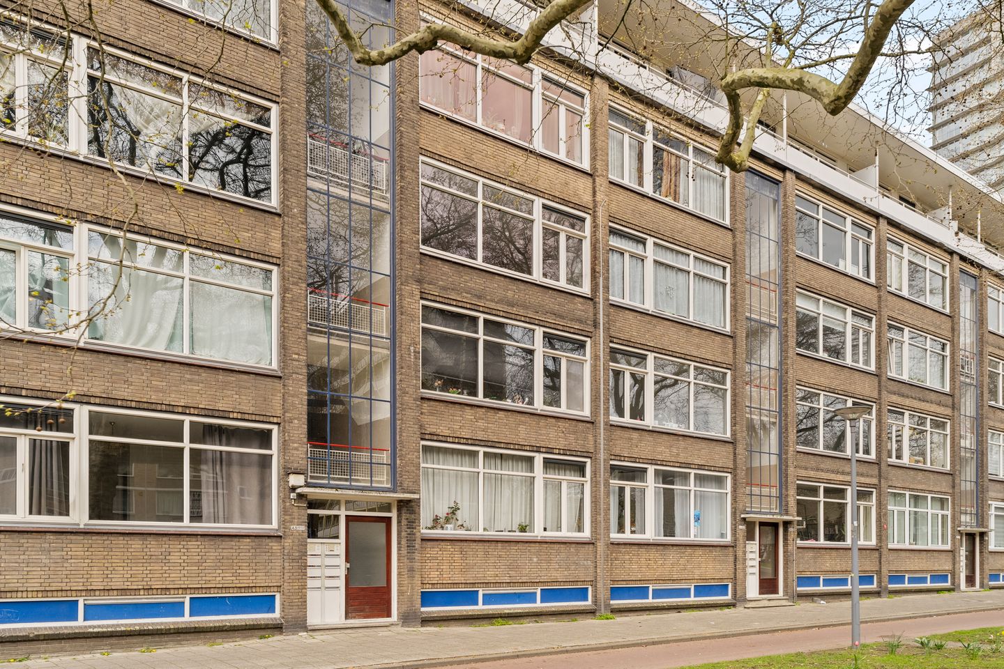 Spacious 3-room apartment with sunny balcony near Zuidplein Rotterdam — 19